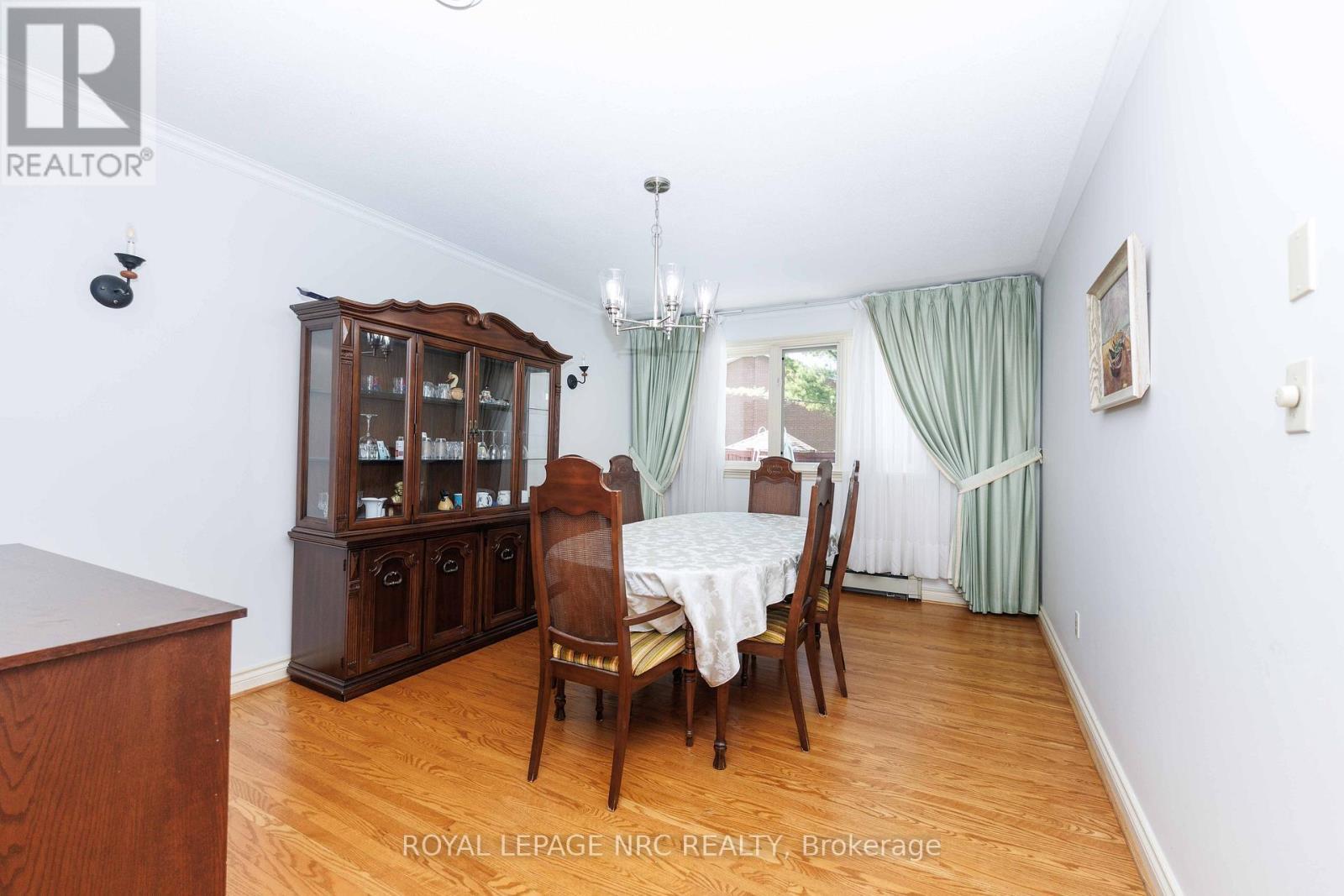 












1273 WINDING TRAIL

,
Mississauga (Applewood),




Ontario
L4Y2T9

