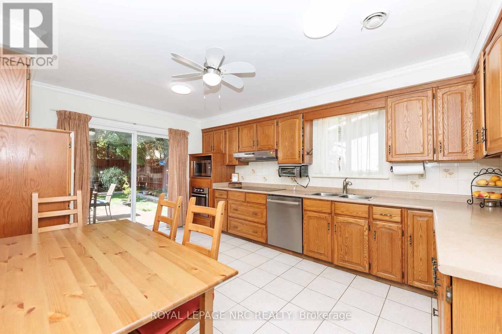 












1273 WINDING TRAIL

,
Mississauga (Applewood),




Ontario
L4Y2T9

