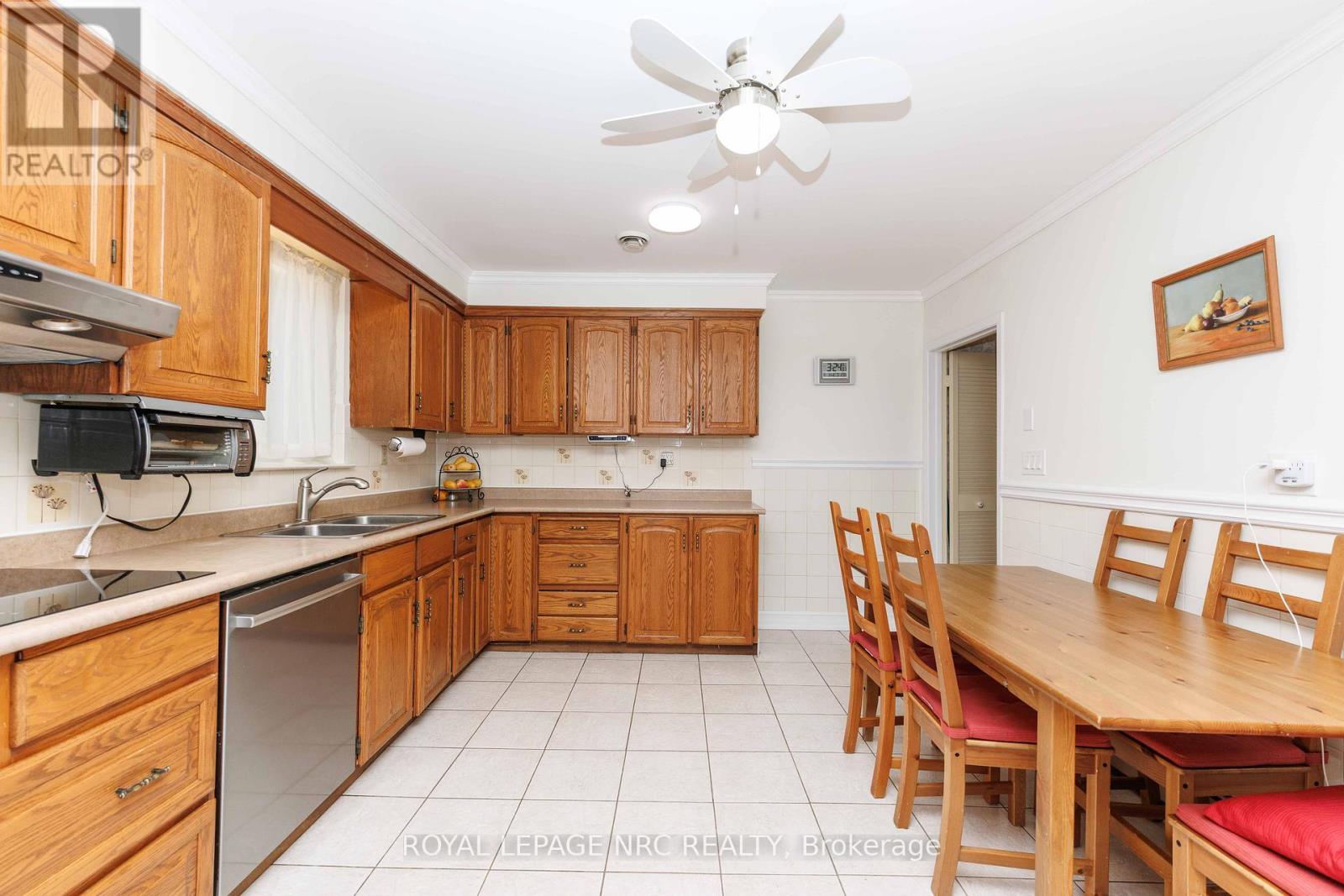 












1273 WINDING TRAIL

,
Mississauga (Applewood),




Ontario
L4Y2T9

