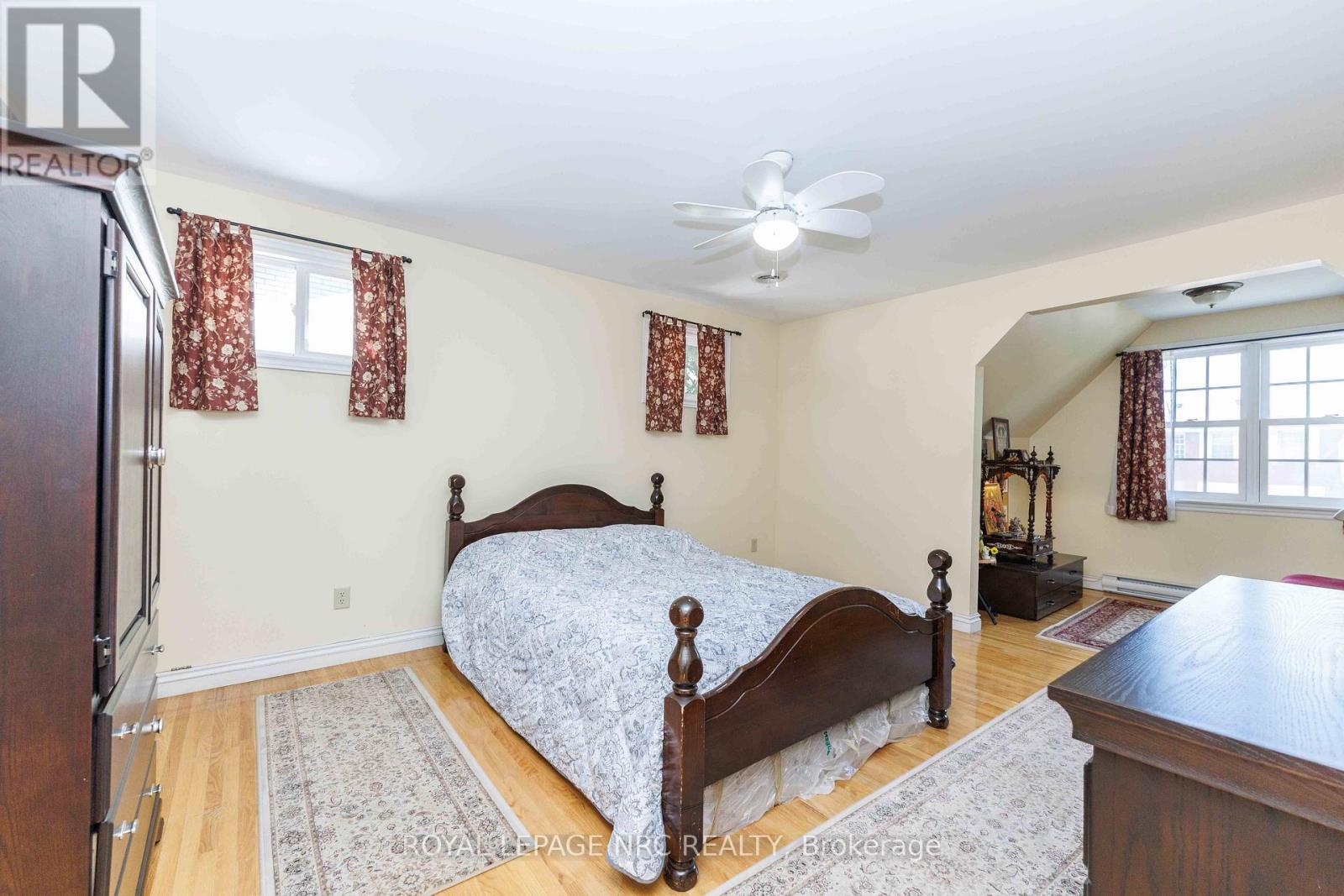 












1273 WINDING TRAIL

,
Mississauga (Applewood),




Ontario
L4Y2T9

