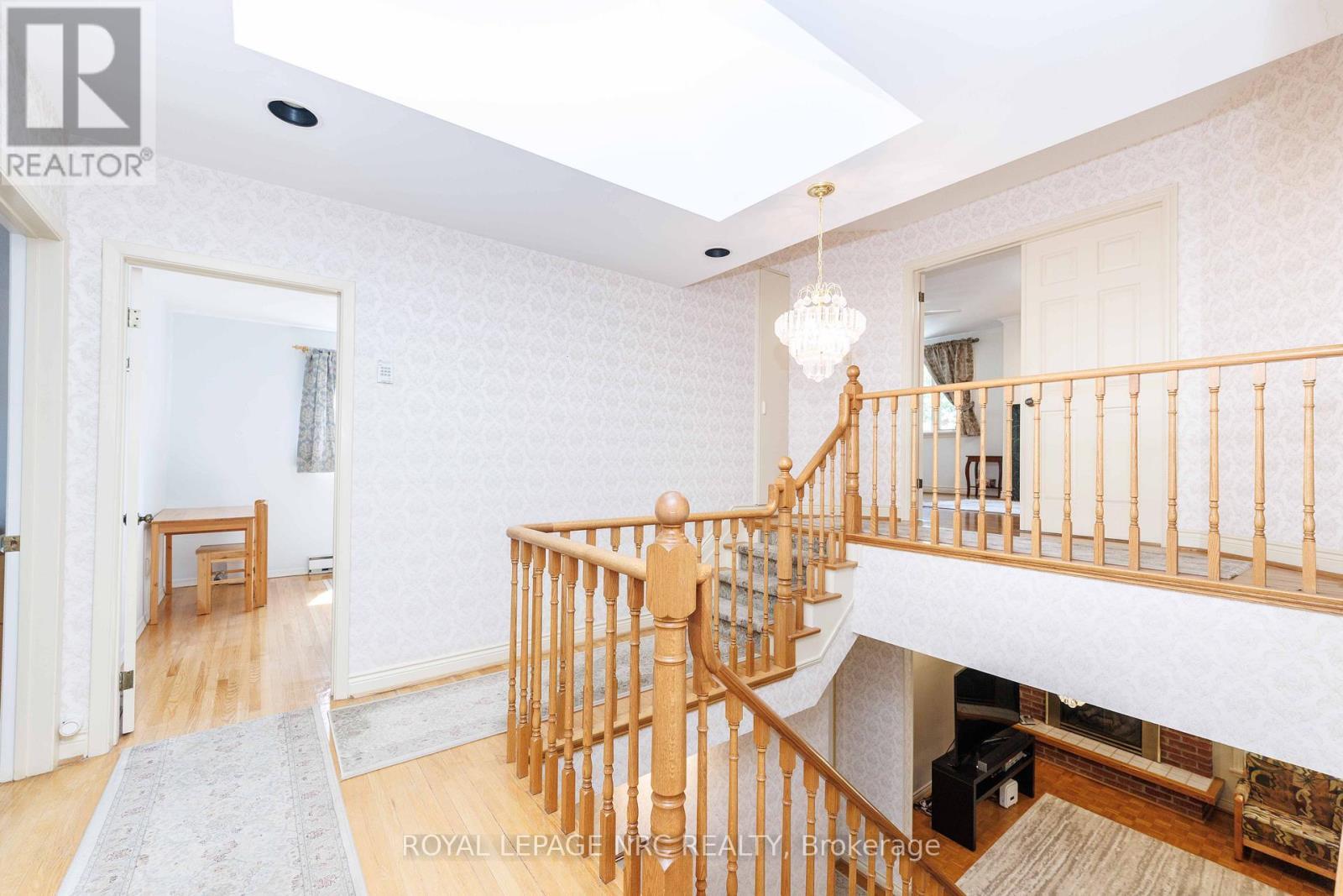 












1273 WINDING TRAIL

,
Mississauga (Applewood),




Ontario
L4Y2T9

