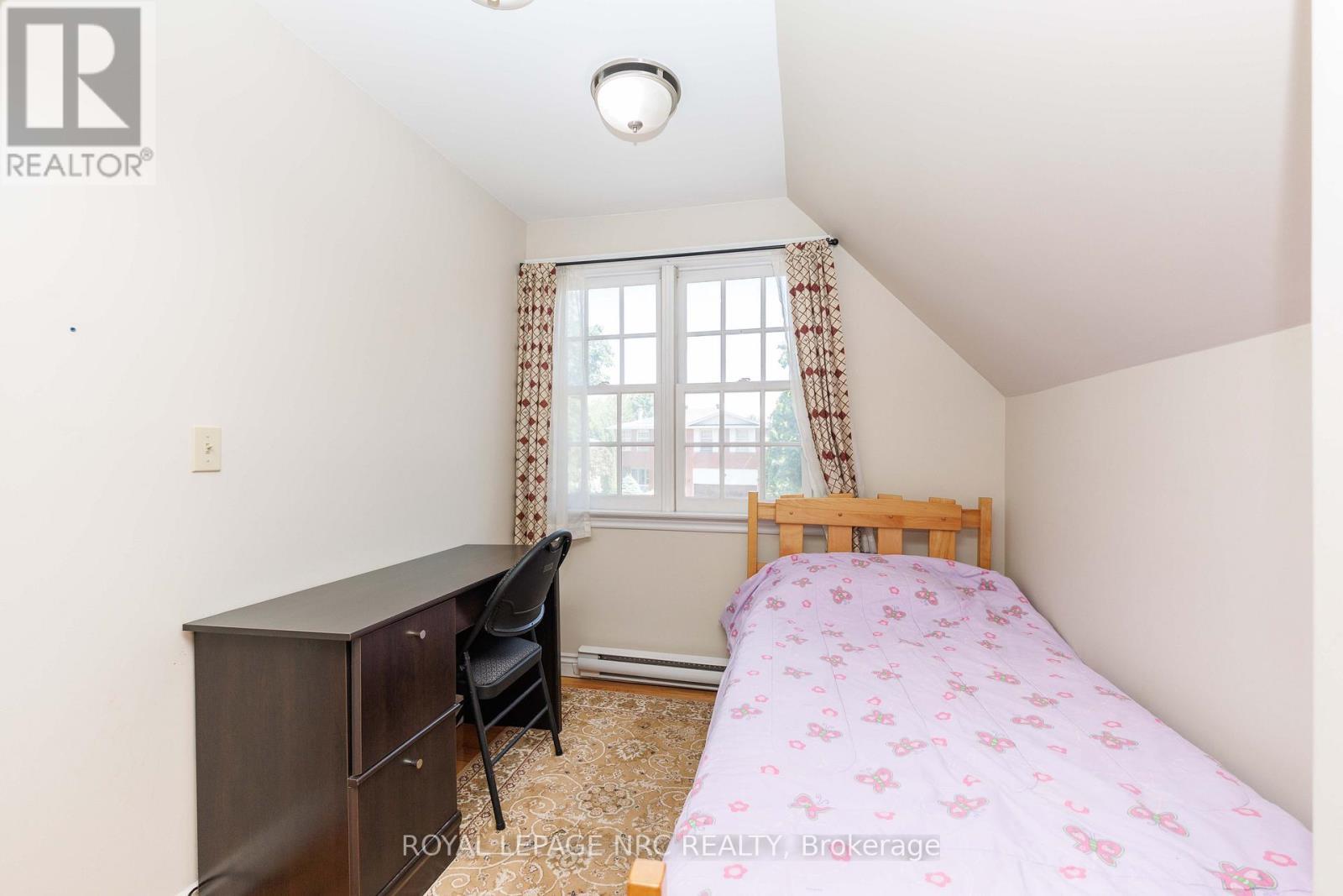 












1273 WINDING TRAIL

,
Mississauga (Applewood),




Ontario
L4Y2T9

