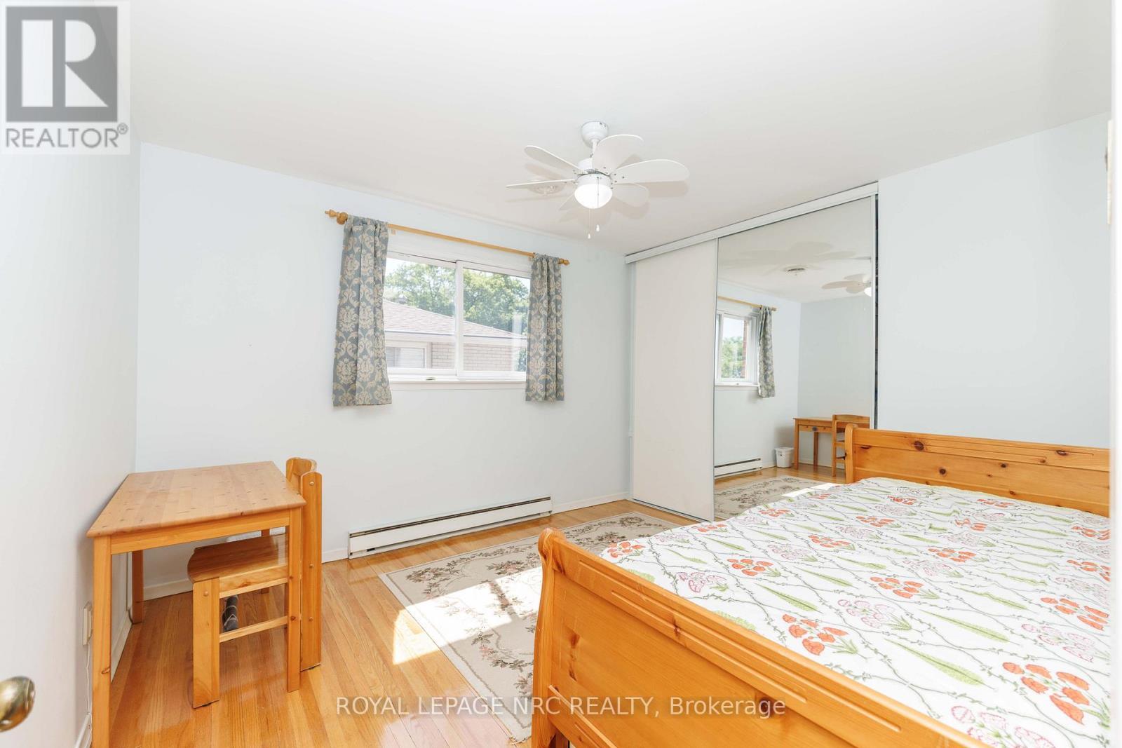 












1273 WINDING TRAIL

,
Mississauga (Applewood),




Ontario
L4Y2T9

