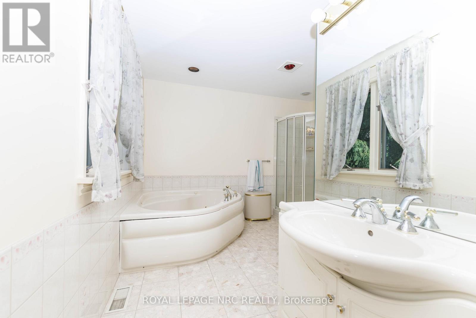 












1273 WINDING TRAIL

,
Mississauga (Applewood),




Ontario
L4Y2T9

