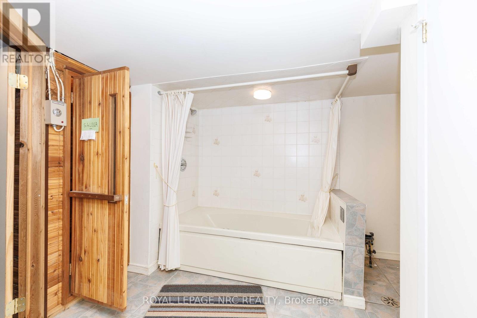 












1273 WINDING TRAIL

,
Mississauga (Applewood),




Ontario
L4Y2T9

