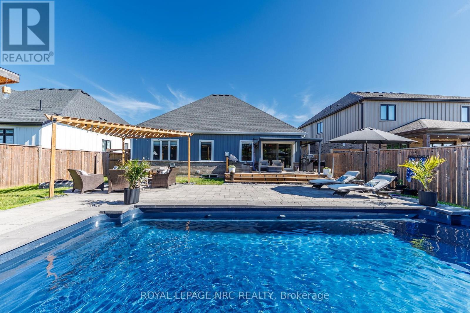 












2895 ARROWSMITH COURT

,
Fort Erie (Black Creek),




Ontario
L0S1S0


