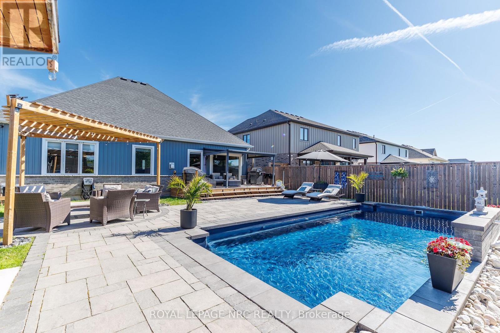 












2895 ARROWSMITH COURT

,
Fort Erie (Black Creek),




Ontario
L0S1S0

