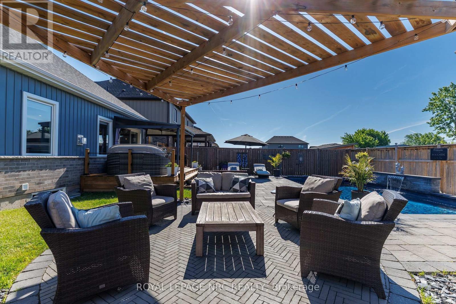 












2895 ARROWSMITH COURT

,
Fort Erie (Black Creek),




Ontario
L0S1S0

