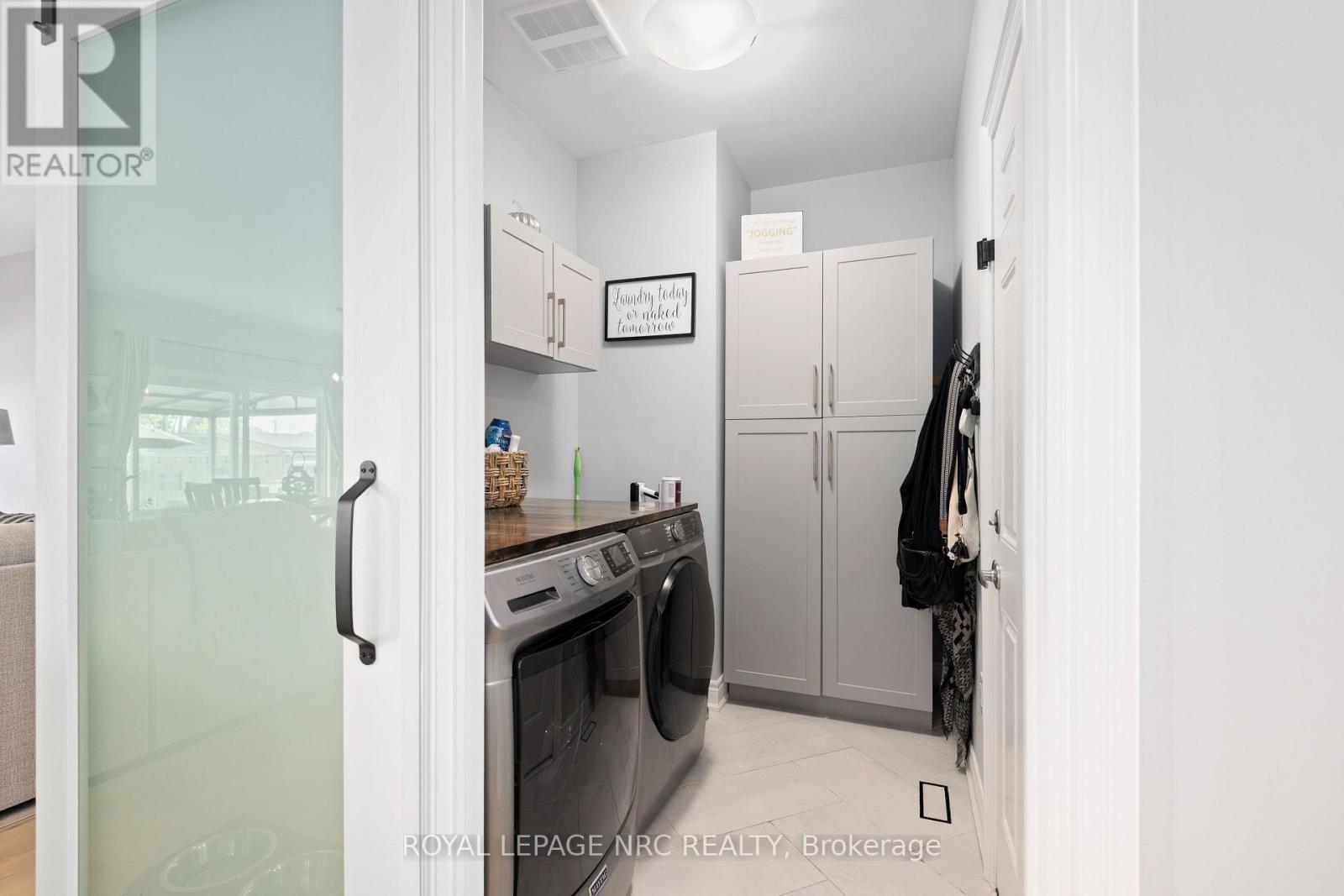 












2895 ARROWSMITH COURT

,
Fort Erie (Black Creek),




Ontario
L0S1S0

