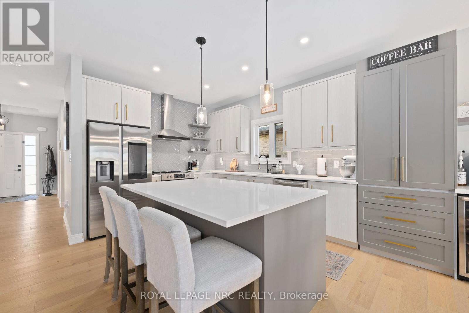












2895 ARROWSMITH COURT

,
Fort Erie (Black Creek),




Ontario
L0S1S0

