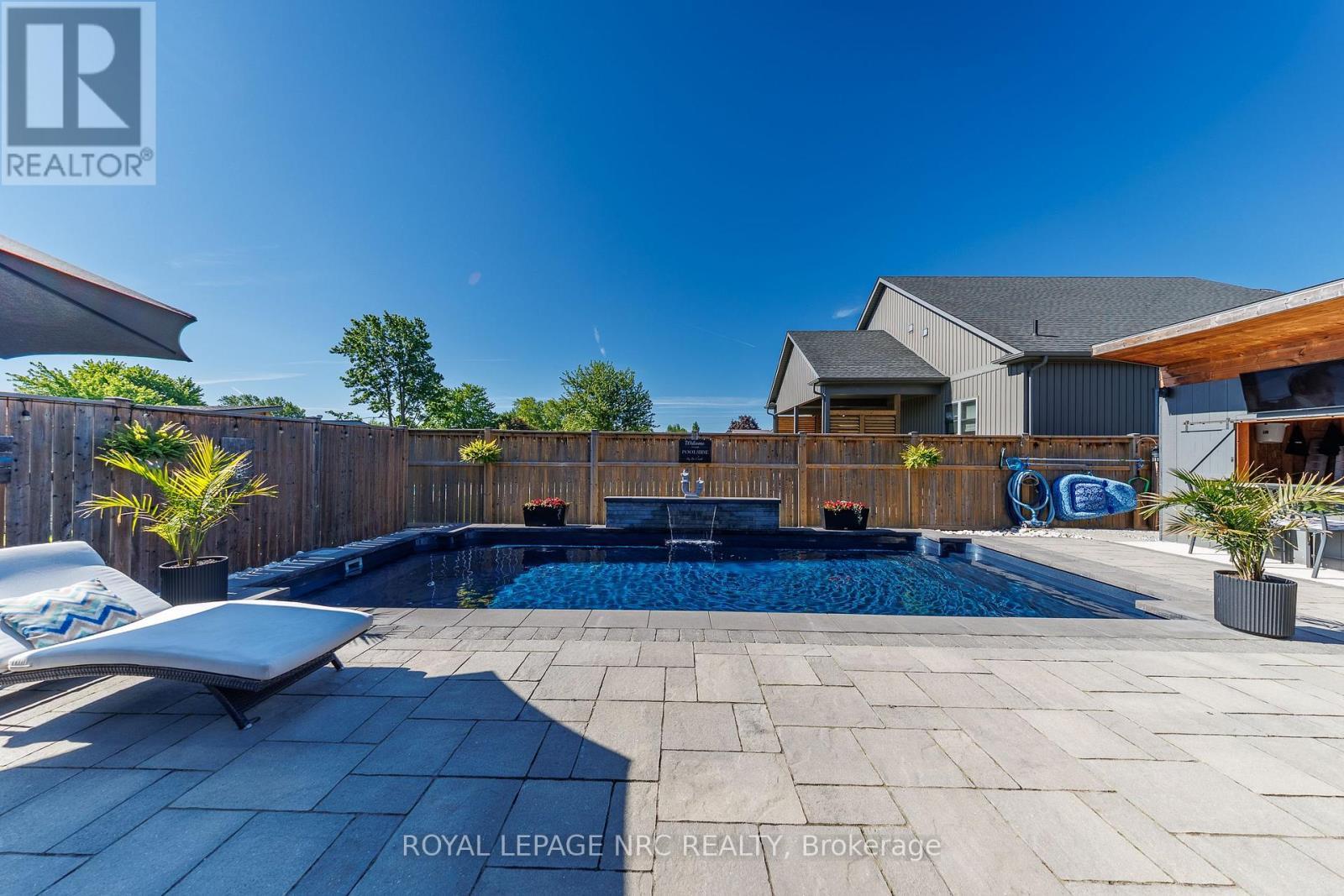 












2895 ARROWSMITH COURT

,
Fort Erie (Black Creek),




Ontario
L0S1S0

