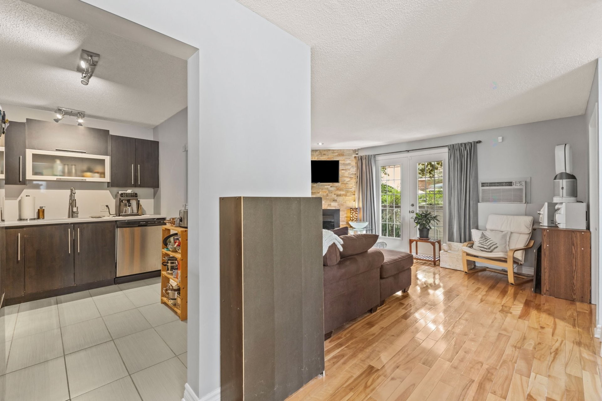









80


Boul. Louise-Campagna

, 1,
Gatineau (Hull),




QC
J9A2X8

