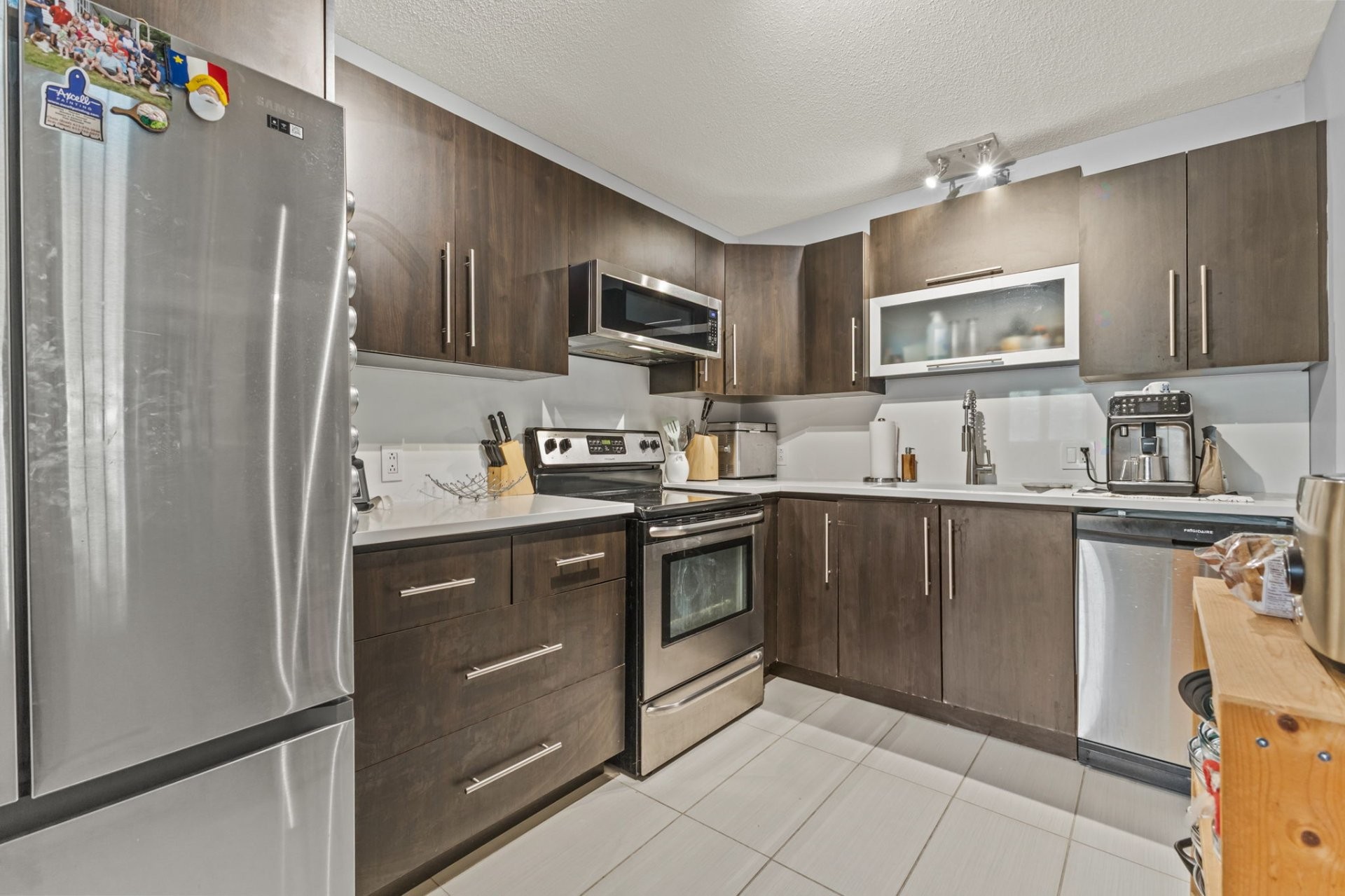 









80


Boul. Louise-Campagna

, 1,
Gatineau (Hull),




QC
J9A2X8

