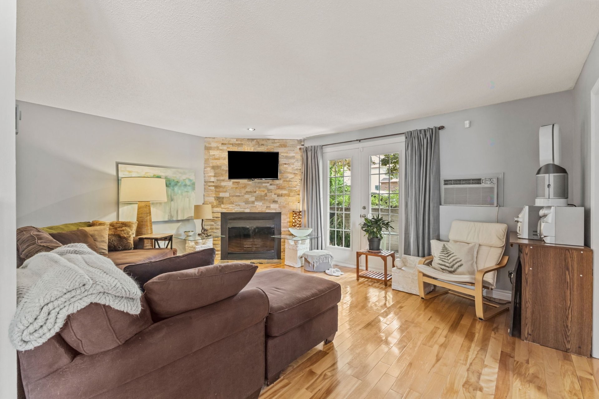 









80


Boul. Louise-Campagna

, 1,
Gatineau (Hull),




QC
J9A2X8

