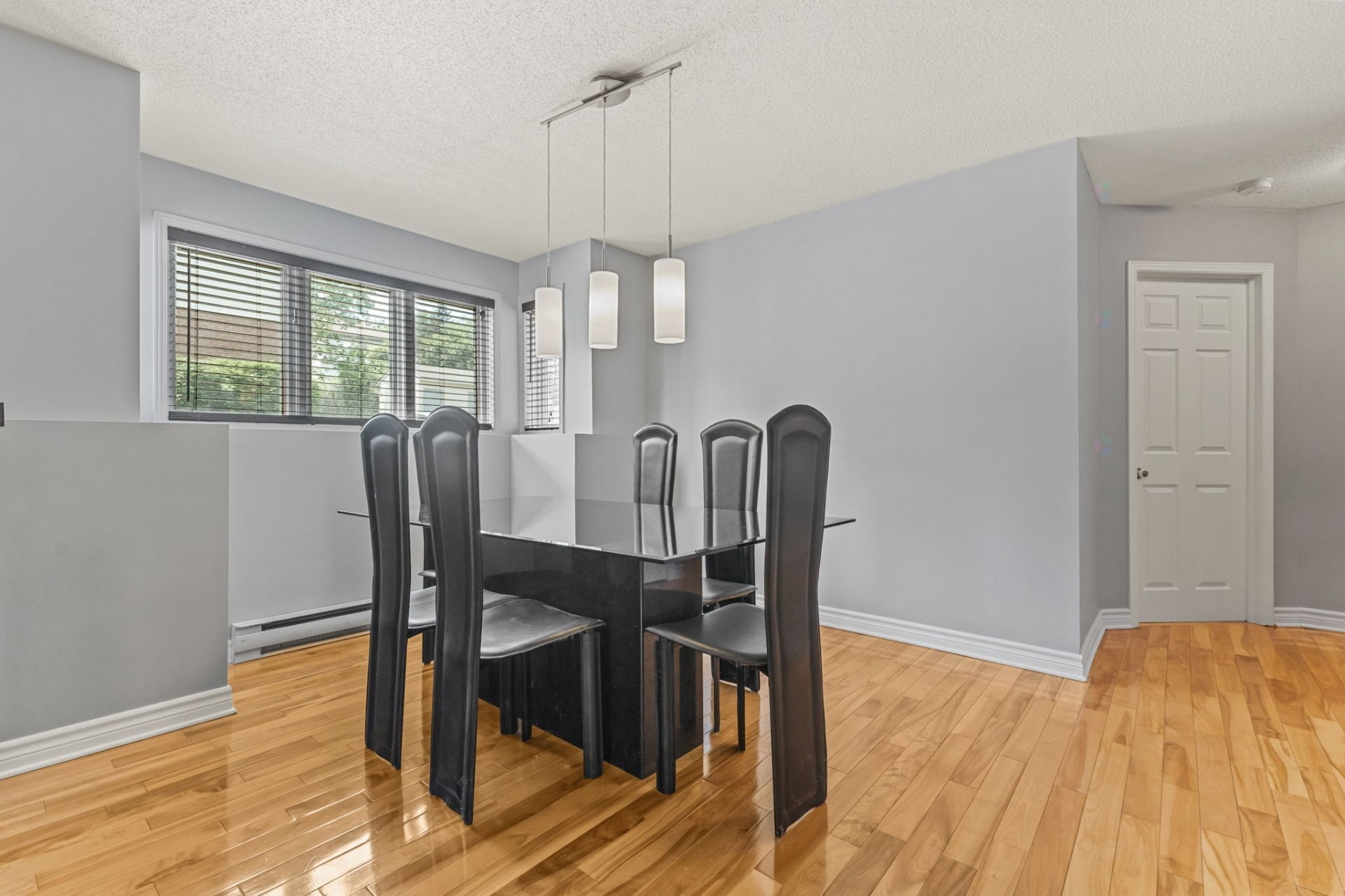 









80


Boul. Louise-Campagna

, 1,
Gatineau (Hull),




QC
J9A2X8

