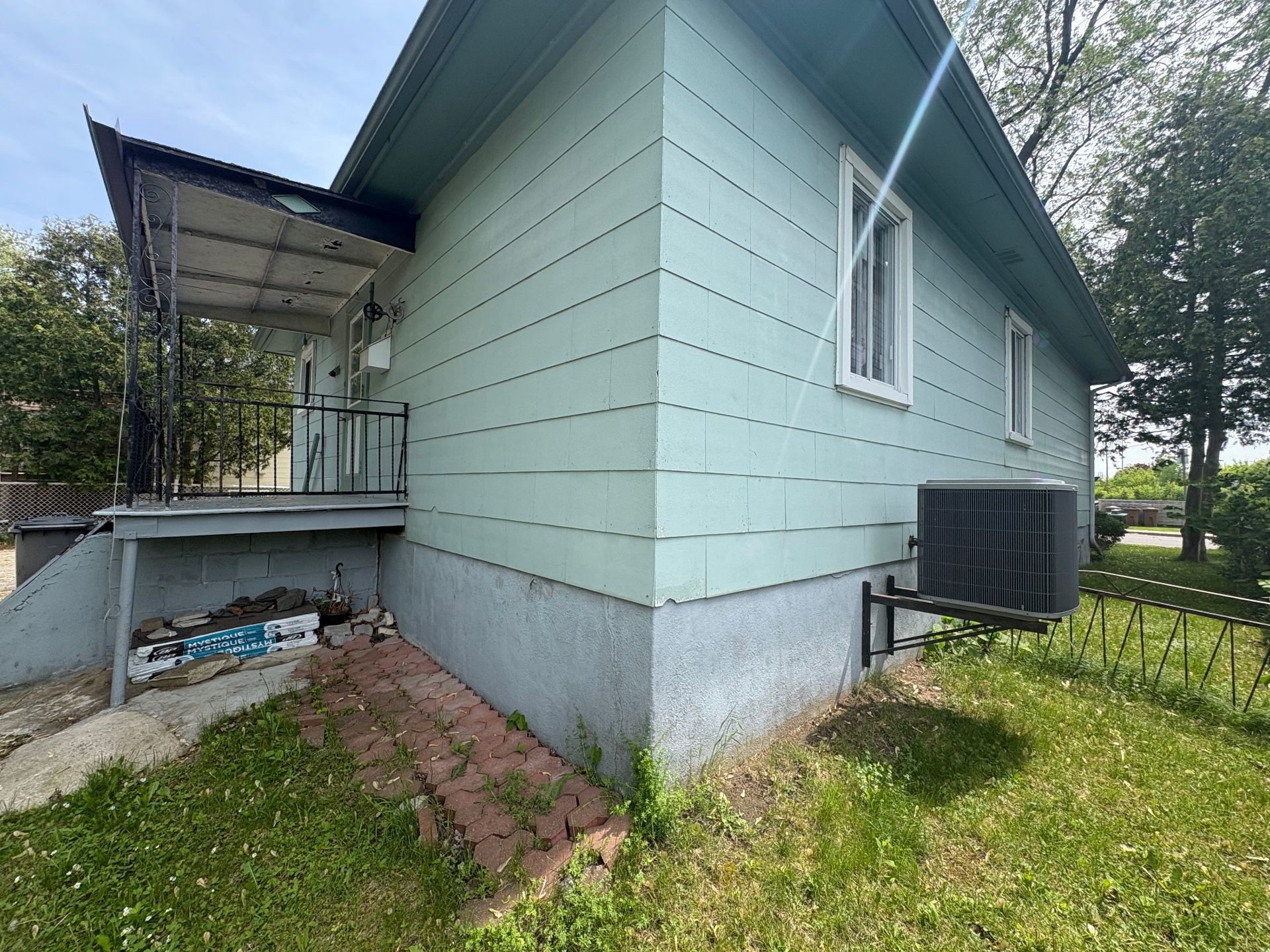 









87Z


Rue St-Jacques

,
Charlemagne,







QC
J5Z1Z5

