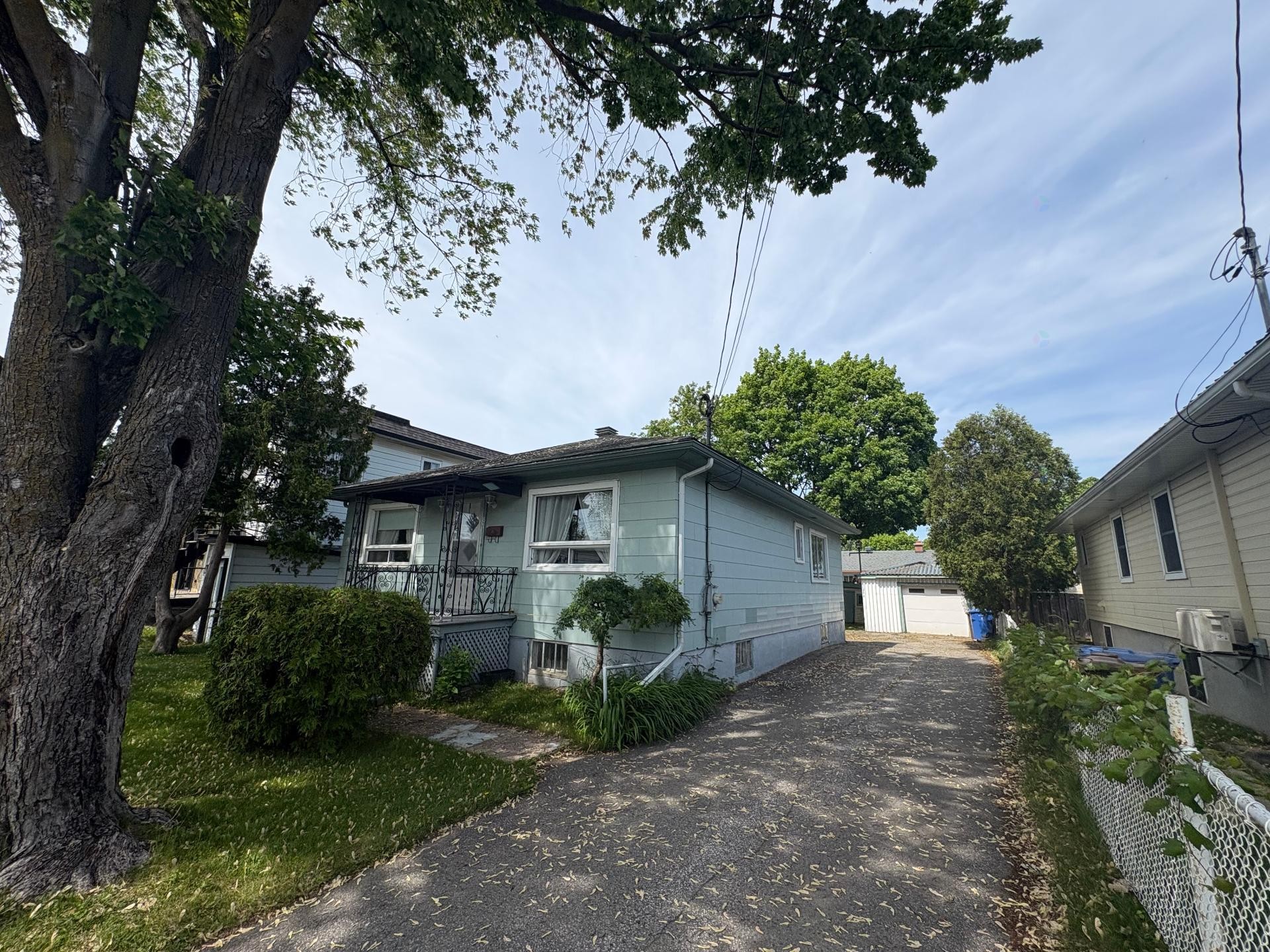 









87Z


Rue St-Jacques

,
Charlemagne,







QC
J5Z1Z5

