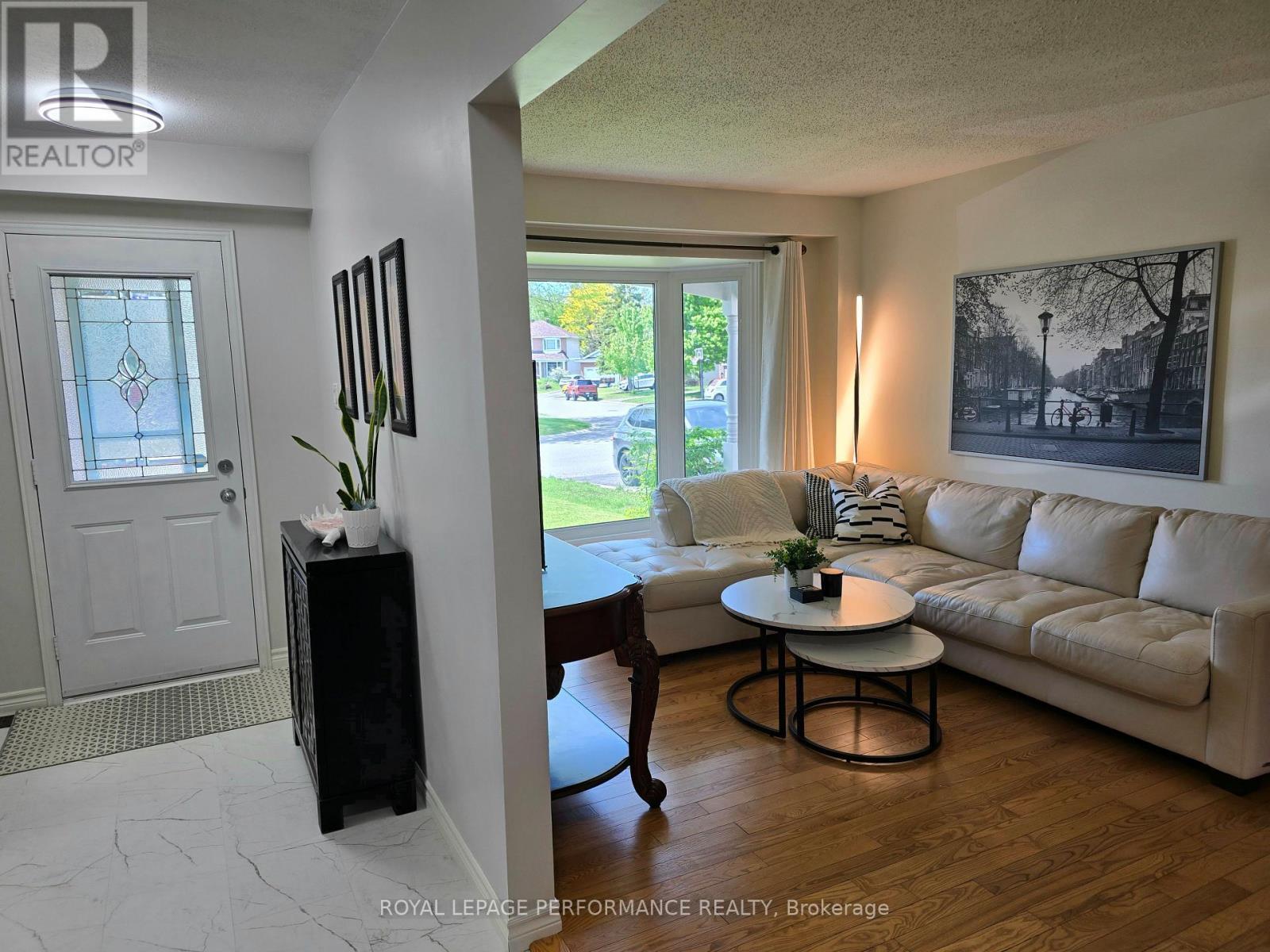 












61 HAWLEY CRESCENT

,
Ottawa,




Ontario
K2M1T4


