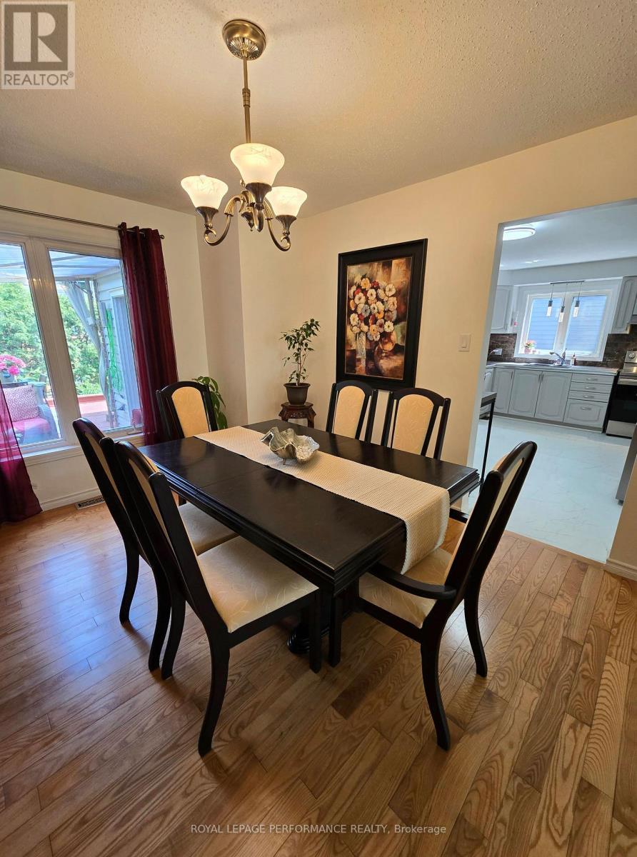 












61 HAWLEY CRESCENT

,
Ottawa,




Ontario
K2M1T4

