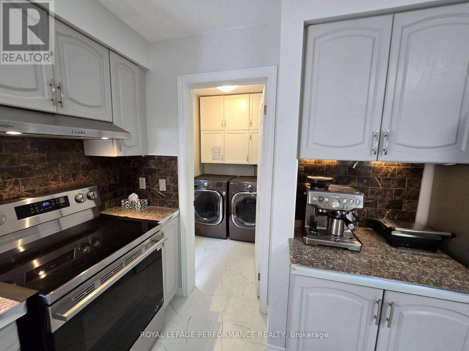 












61 HAWLEY CRESCENT

,
Ottawa,




Ontario
K2M1T4

