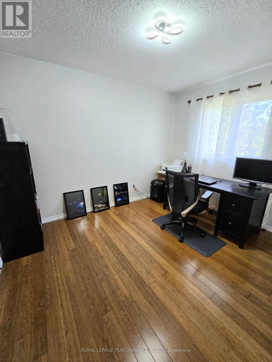 












61 HAWLEY CRESCENT

,
Ottawa,




Ontario
K2M1T4

