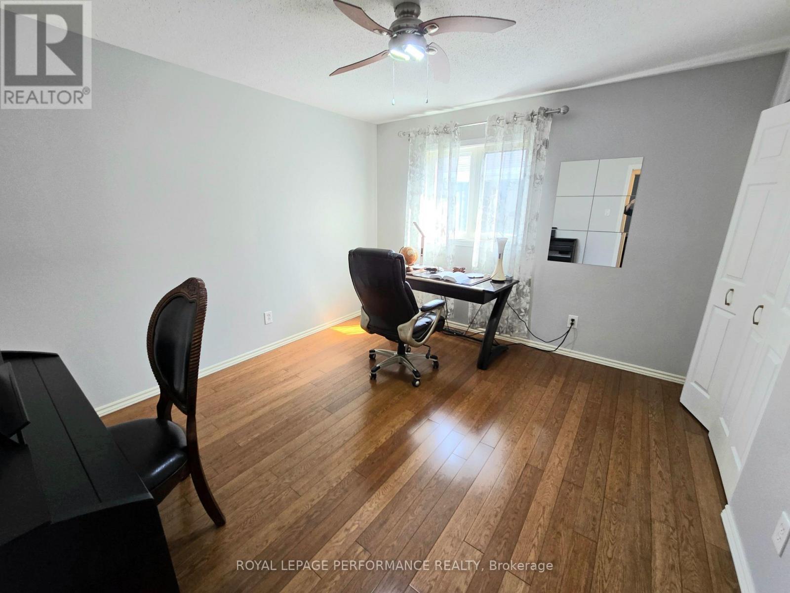 












61 HAWLEY CRESCENT

,
Ottawa,




Ontario
K2M1T4

