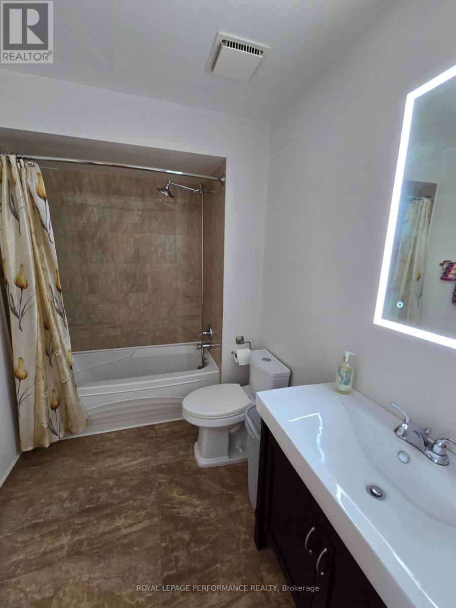 












61 HAWLEY CRESCENT

,
Ottawa,




Ontario
K2M1T4

