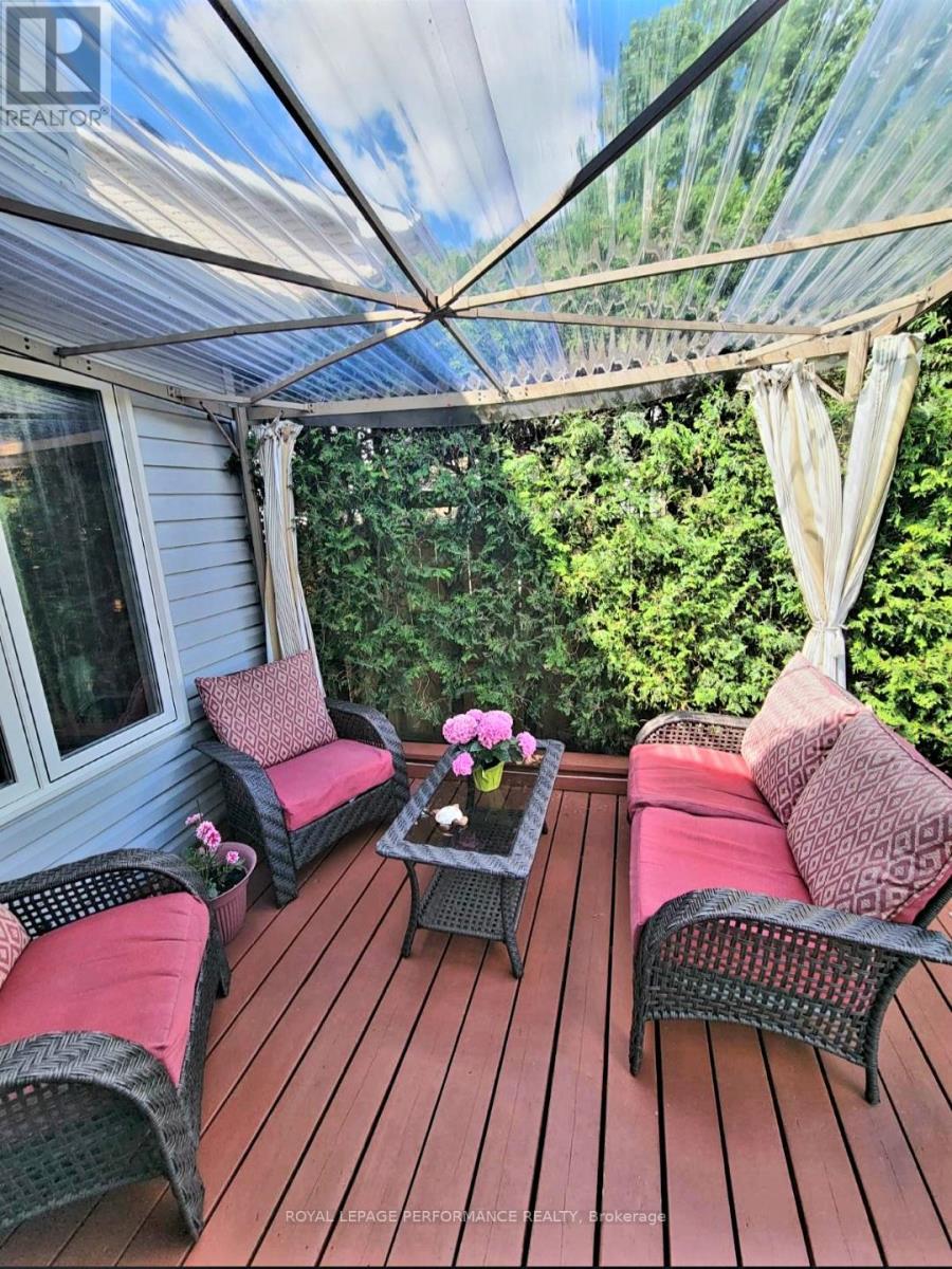












61 HAWLEY CRESCENT

,
Ottawa,




Ontario
K2M1T4

