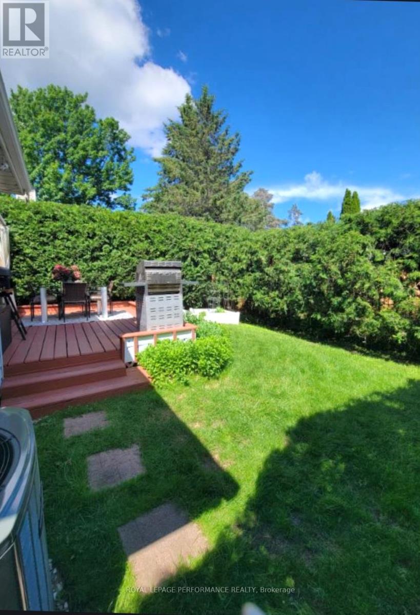 












61 HAWLEY CRESCENT

,
Ottawa,




Ontario
K2M1T4


