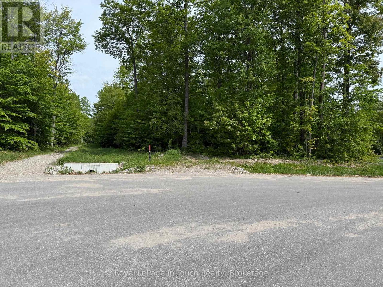 












LT 49 WHISPERING PINE CIRCLE E

,
Tiny,







Ontario
L9M0C2

