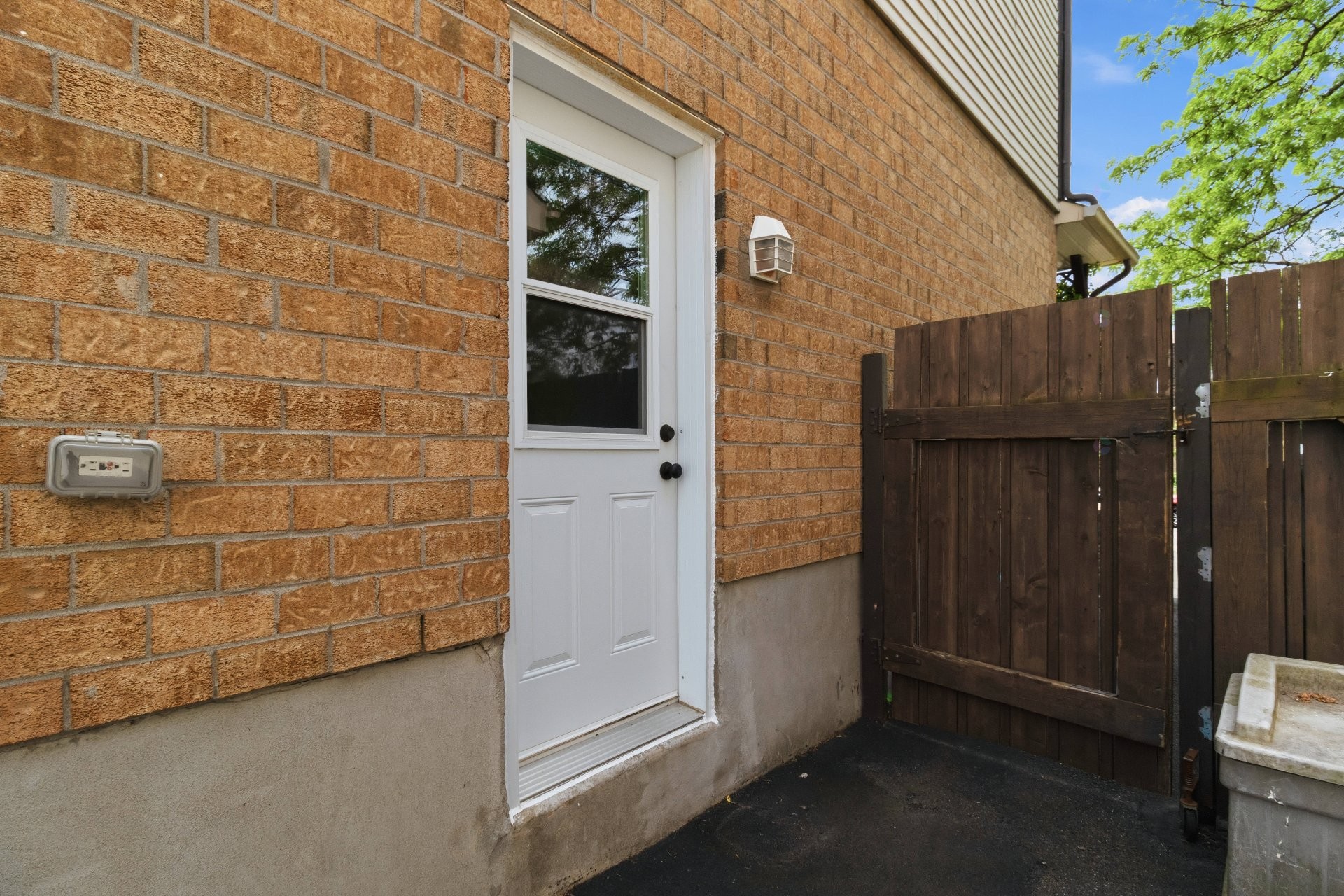 









3802


Rue Lévesque

,
Longueuil (Saint-Hubert),




QC
J3Y8G6

