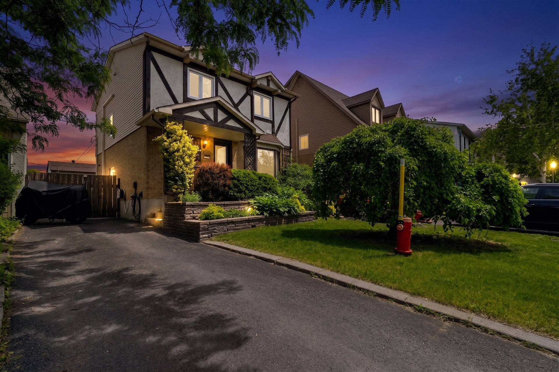 









3802


Rue Lévesque

,
Longueuil (Saint-Hubert),




QC
J3Y8G6

