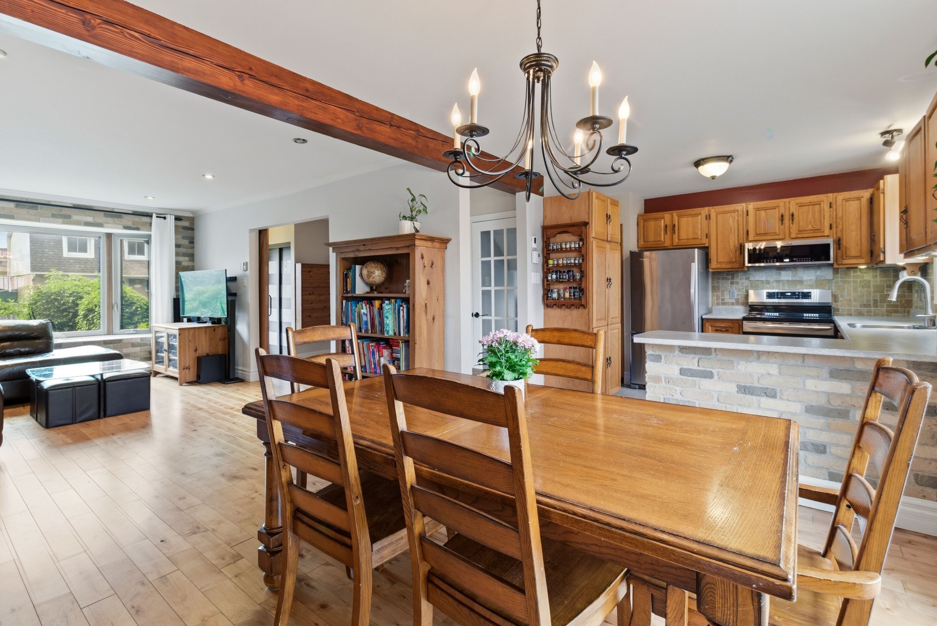 









3802


Rue Lévesque

,
Longueuil (Saint-Hubert),




QC
J3Y8G6

