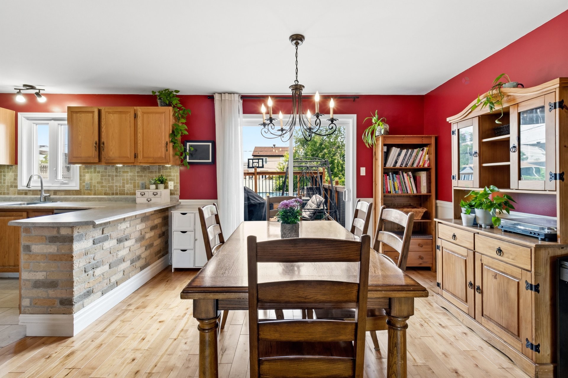 









3802


Rue Lévesque

,
Longueuil (Saint-Hubert),




QC
J3Y8G6

