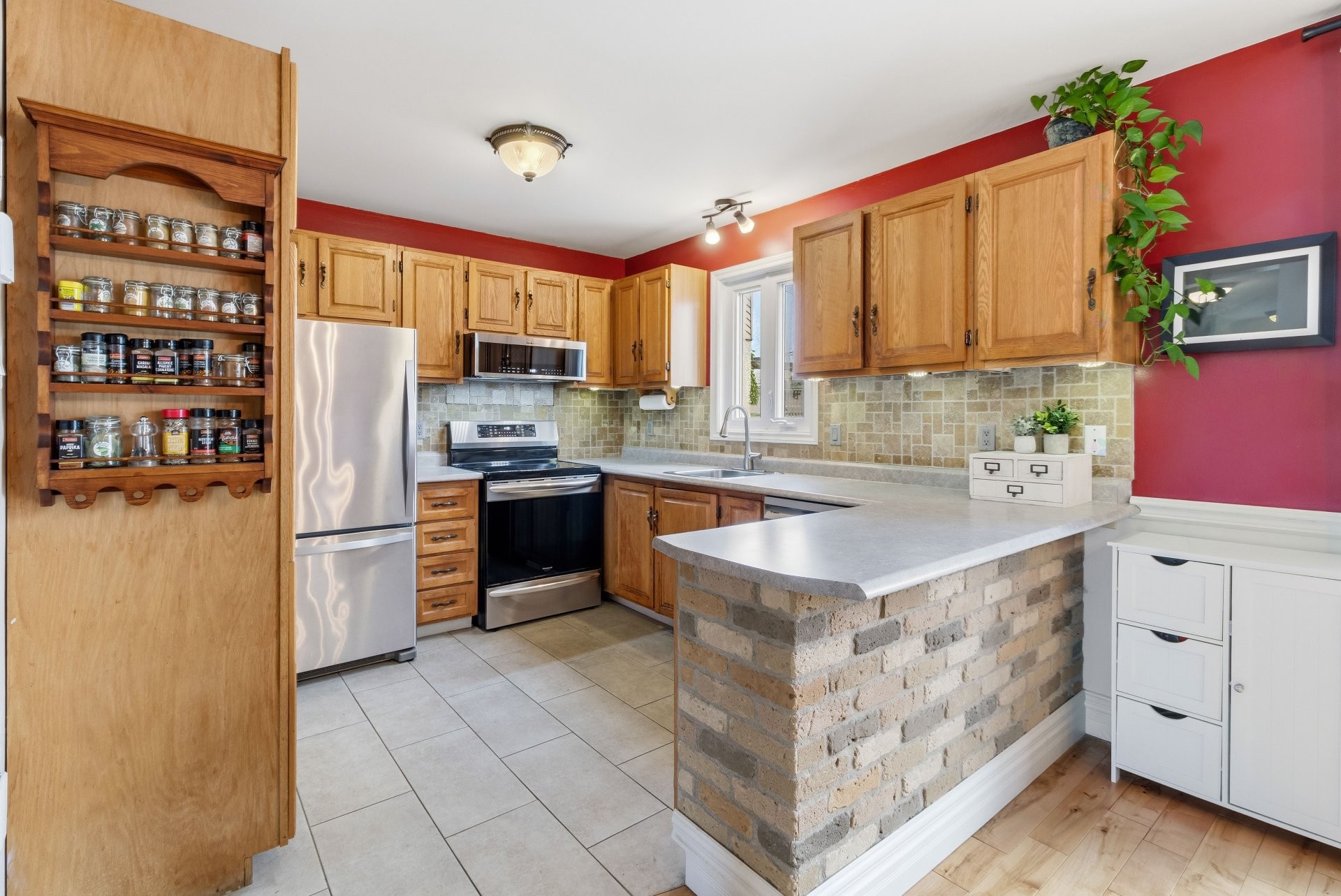 









3802


Rue Lévesque

,
Longueuil (Saint-Hubert),




QC
J3Y8G6

