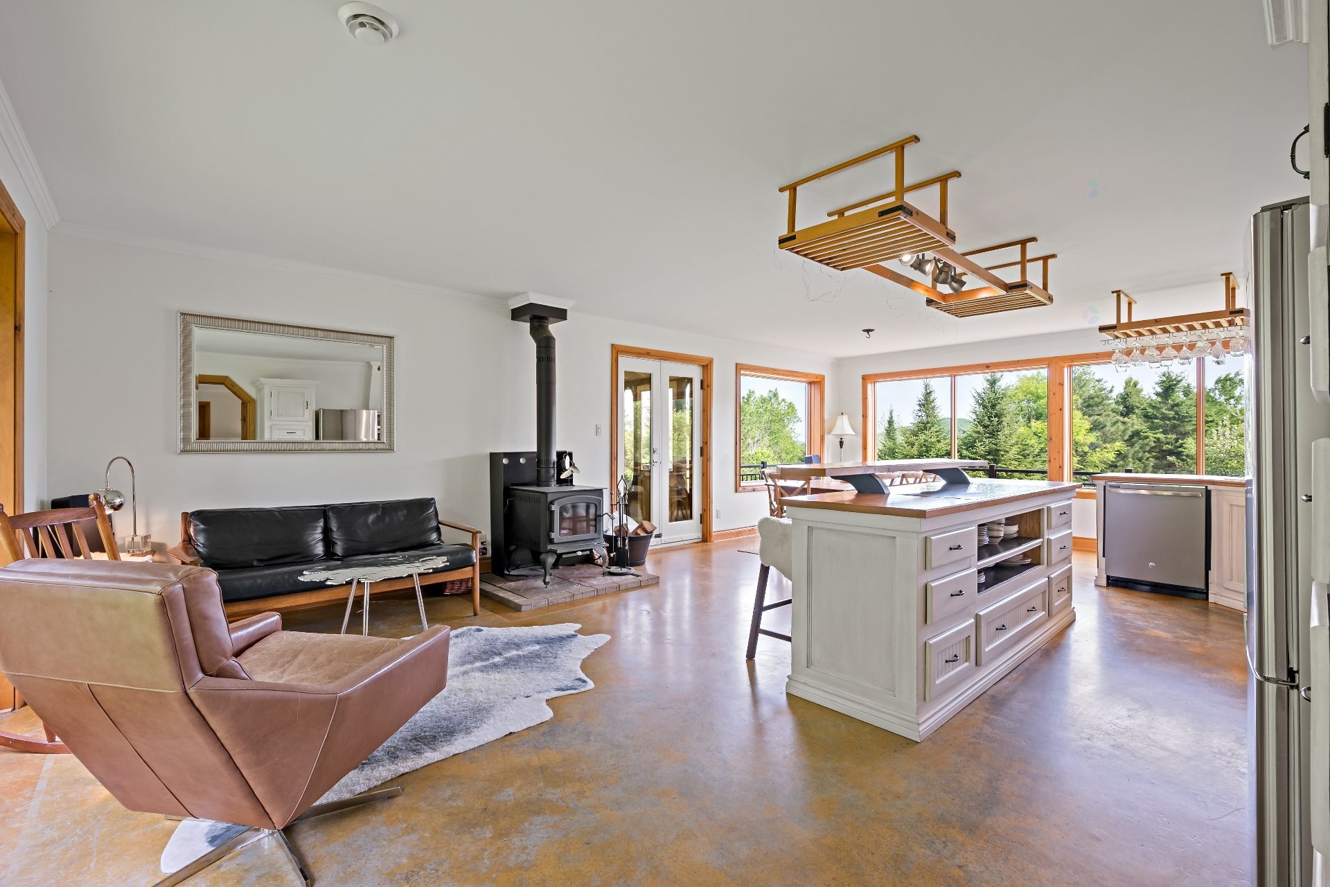 









1810


Ch. du Lac-Sauvage

,
Mont-Blanc,




QC
J0T1J2

