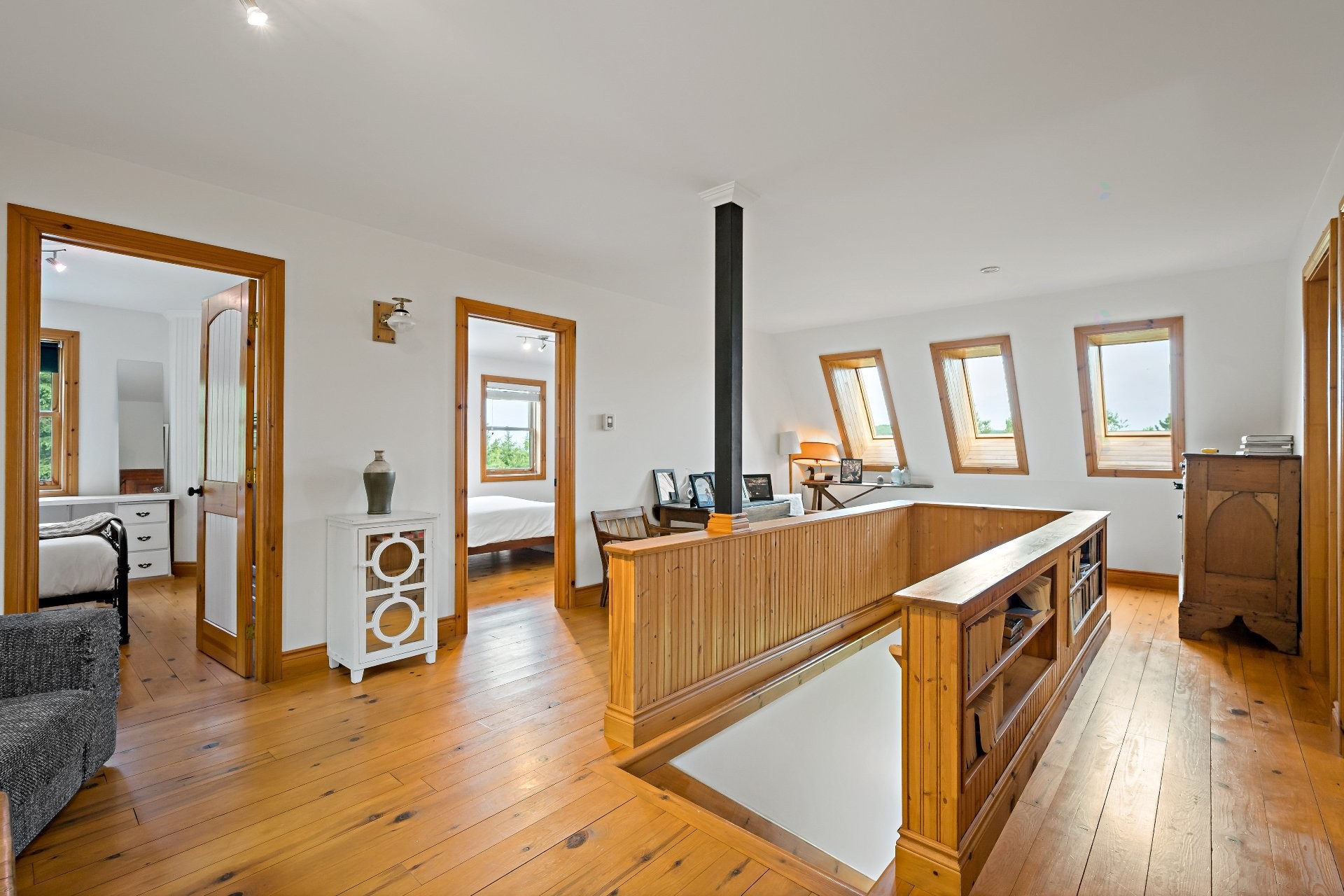 









1810


Ch. du Lac-Sauvage

,
Mont-Blanc,




QC
J0T1J2

