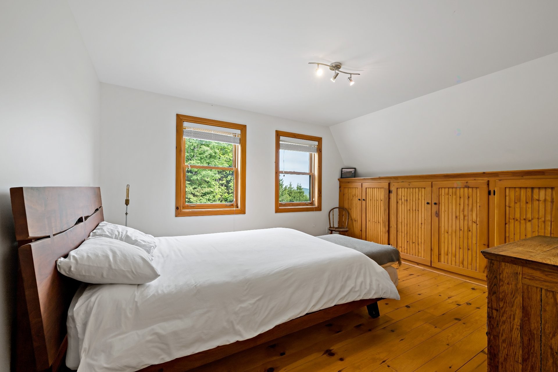 









1810


Ch. du Lac-Sauvage

,
Mont-Blanc,




QC
J0T1J2

