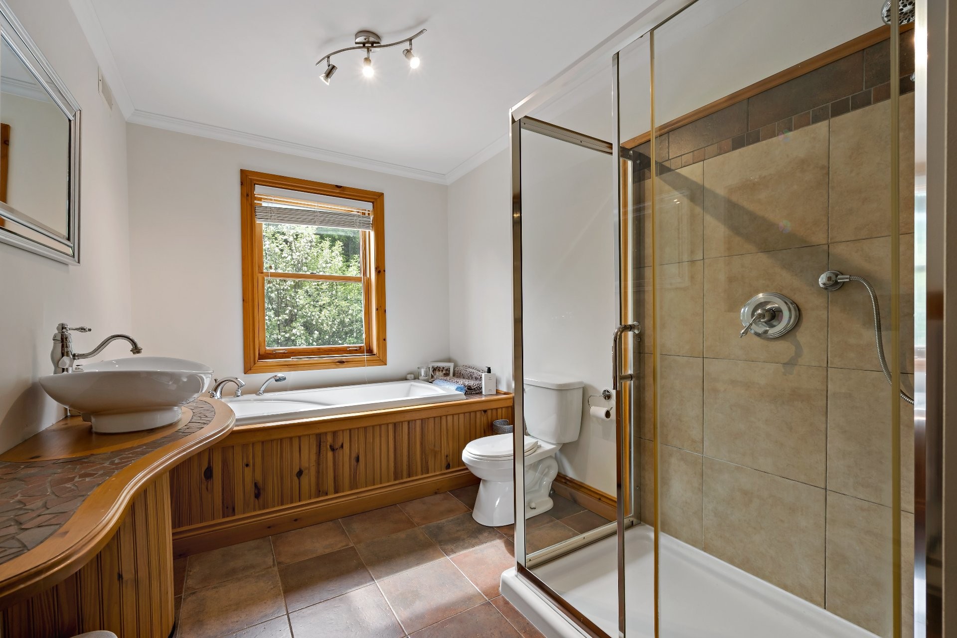 









1810


Ch. du Lac-Sauvage

,
Mont-Blanc,




QC
J0T1J2

