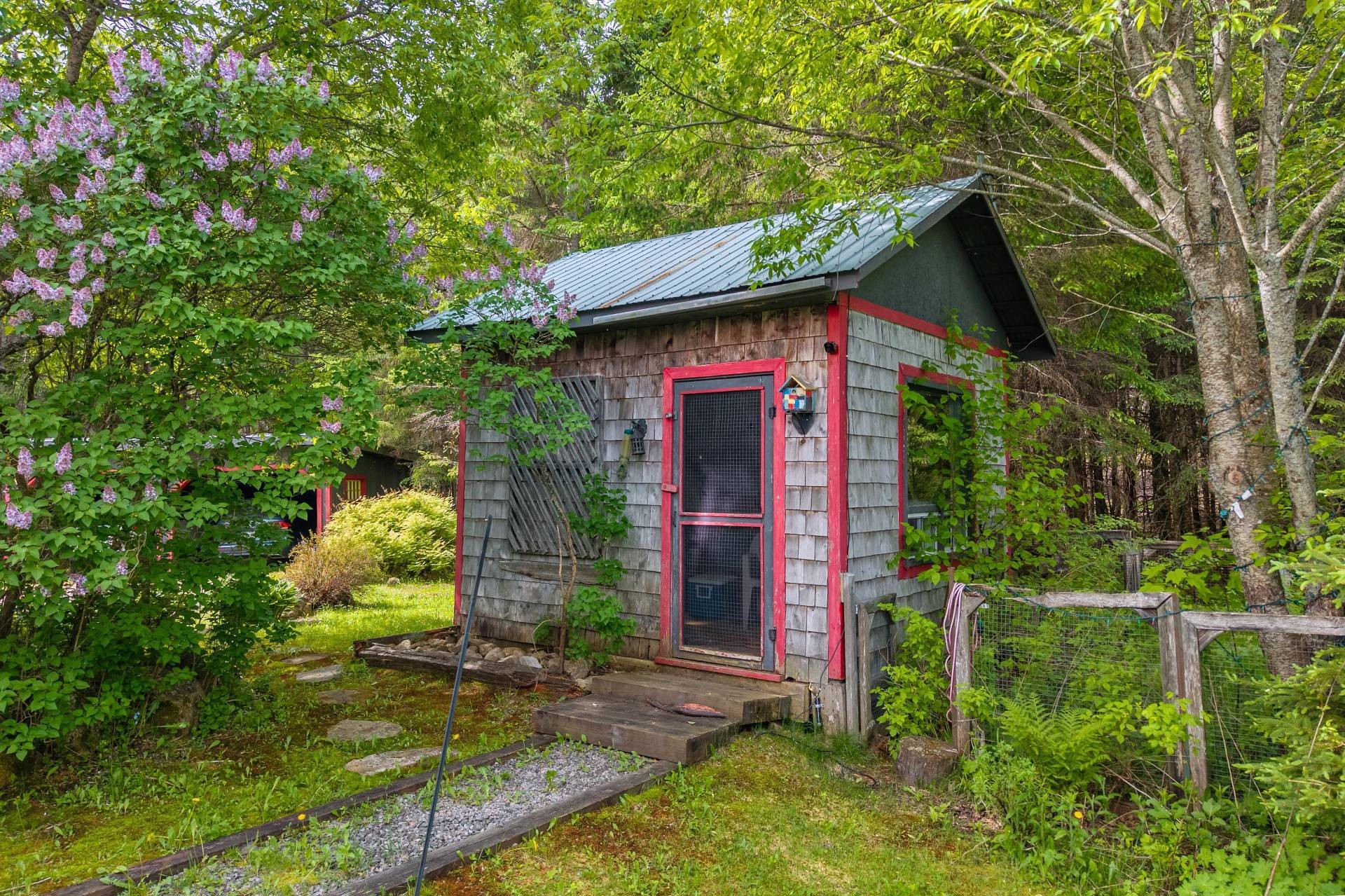 









1810


Ch. du Lac-Sauvage

,
Mont-Blanc,




QC
J0T1J2


