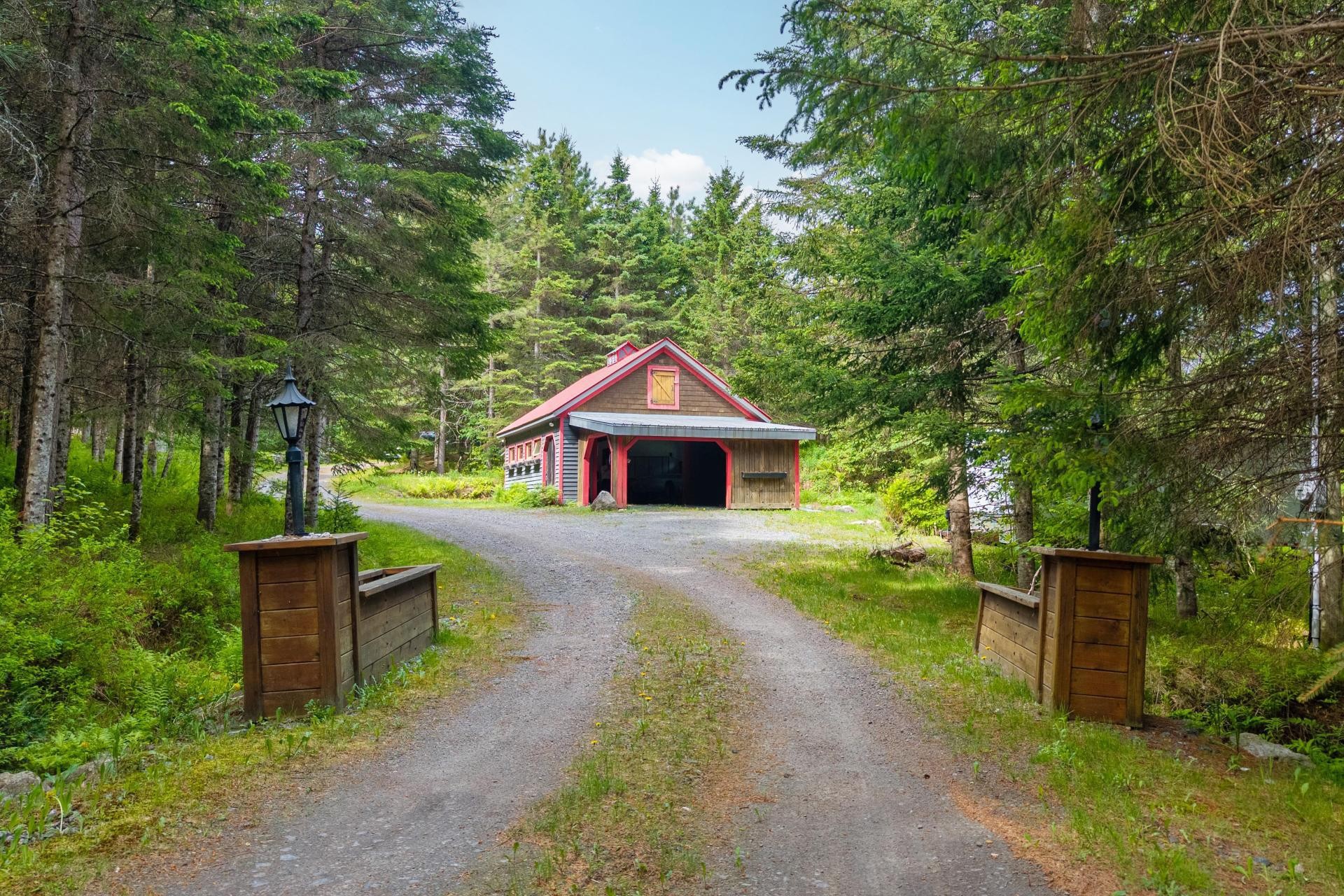 









1810


Ch. du Lac-Sauvage

,
Mont-Blanc,




QC
J0T1J2

