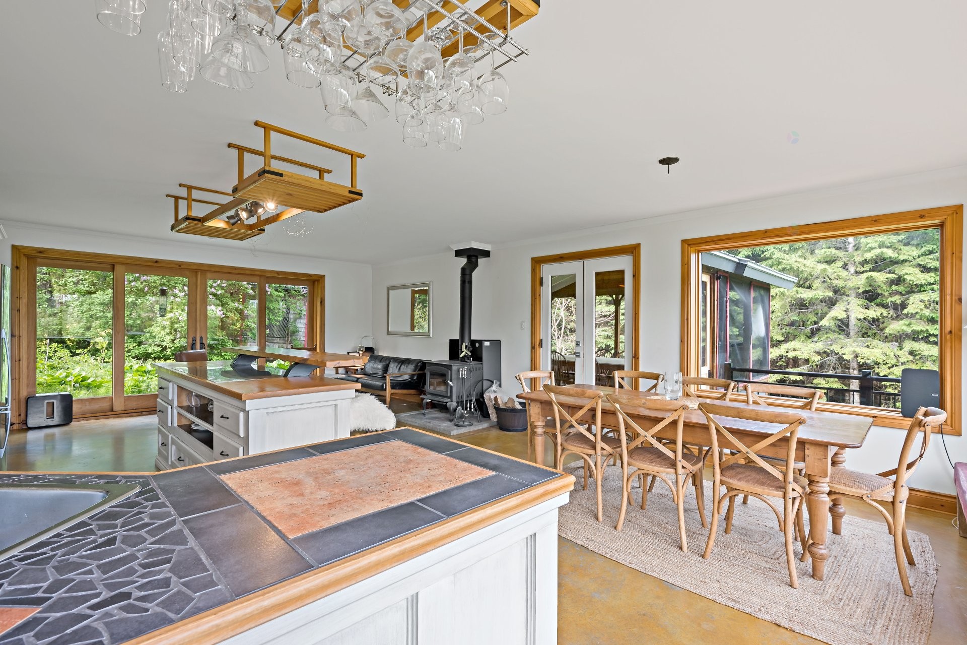 









1810


Ch. du Lac-Sauvage

,
Mont-Blanc,




QC
J0T1J2

