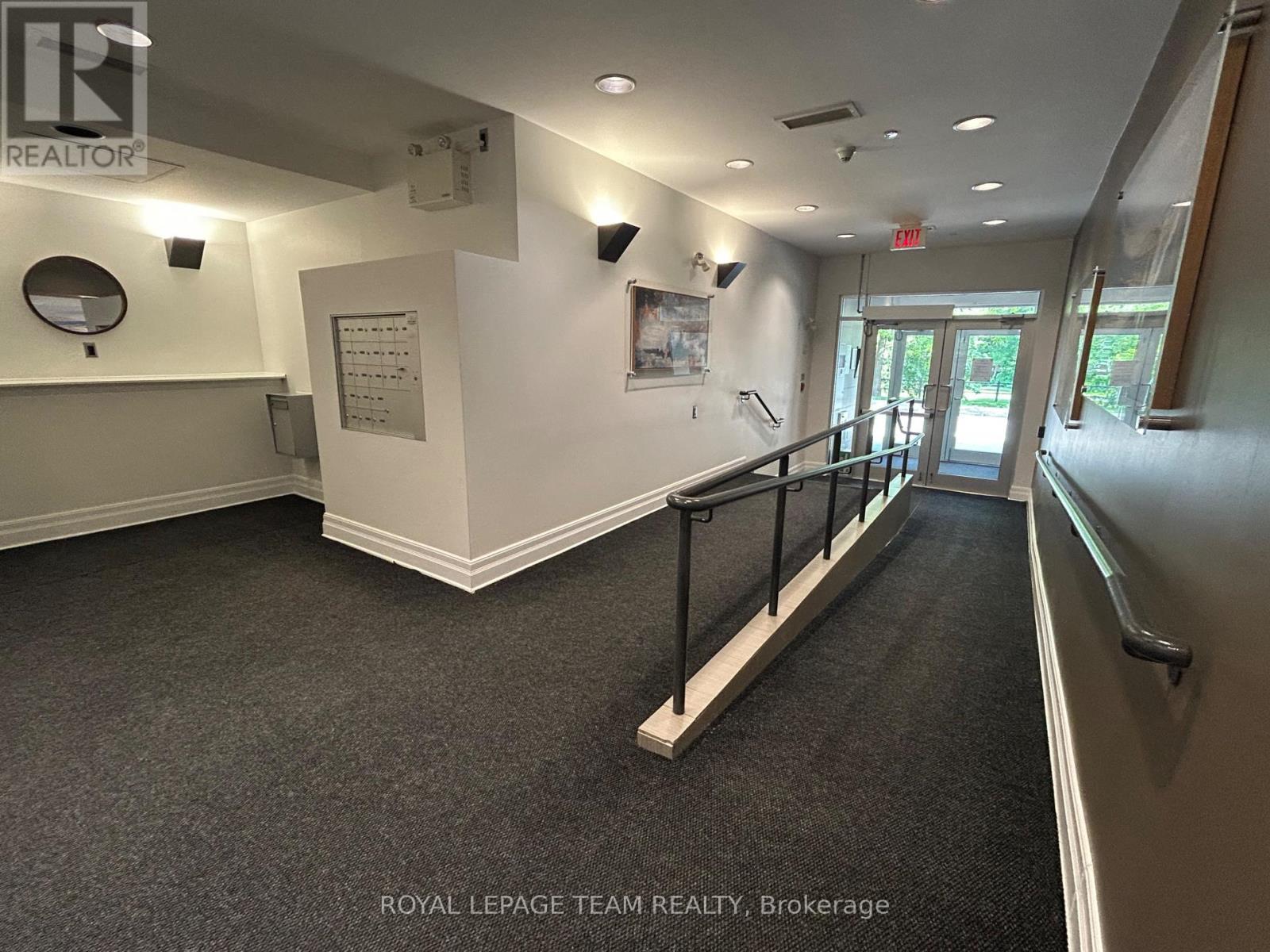 












PH6 - 235 PATTERSON AVENUE

,
Ottawa,




Ontario
K1S1Y4

