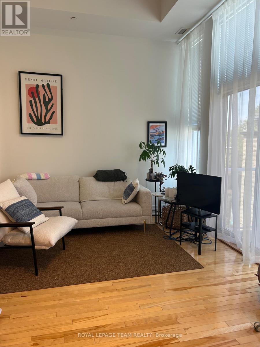 












PH6 - 235 PATTERSON AVENUE

,
Ottawa,




Ontario
K1S1Y4

