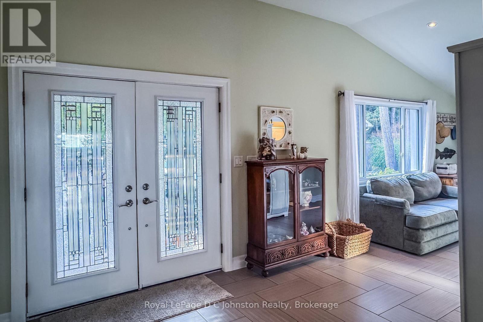 












103 SAUGEEN BEACH ROAD

,
Saugeen Shores,




Ontario
N0H2C5

