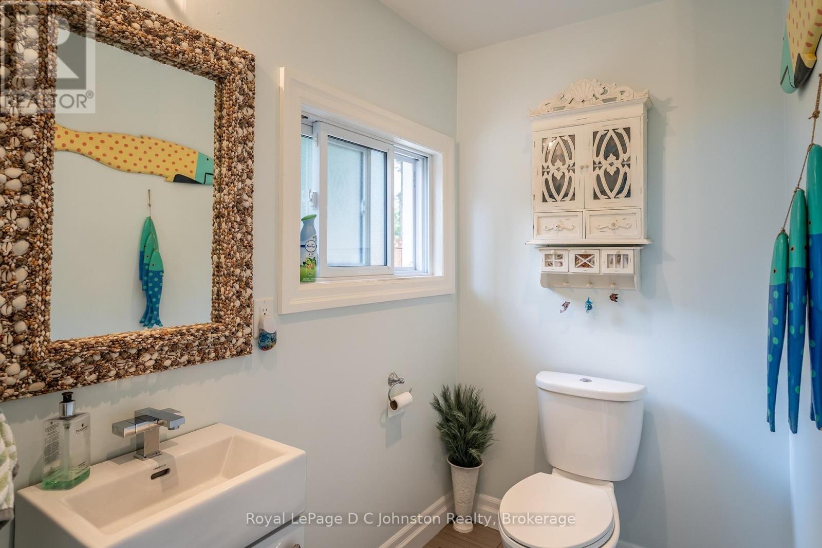 












103 SAUGEEN BEACH ROAD

,
Saugeen Shores,




Ontario
N0H2C5

