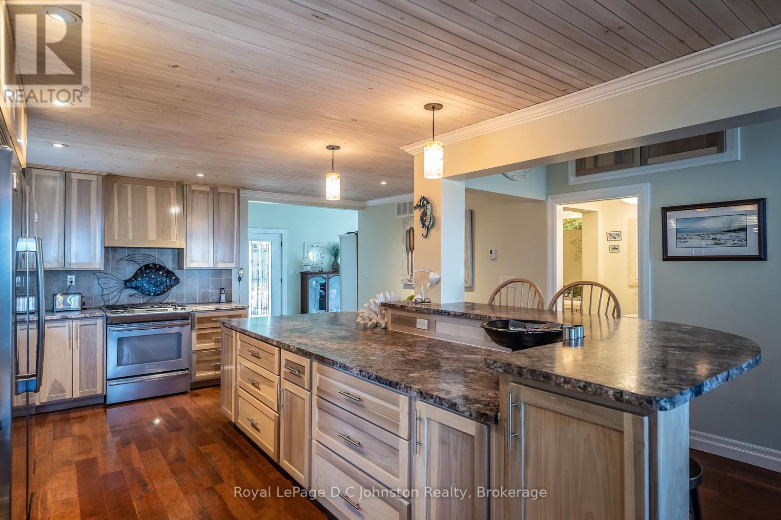 












103 SAUGEEN BEACH ROAD

,
Saugeen Shores,




Ontario
N0H2C5


