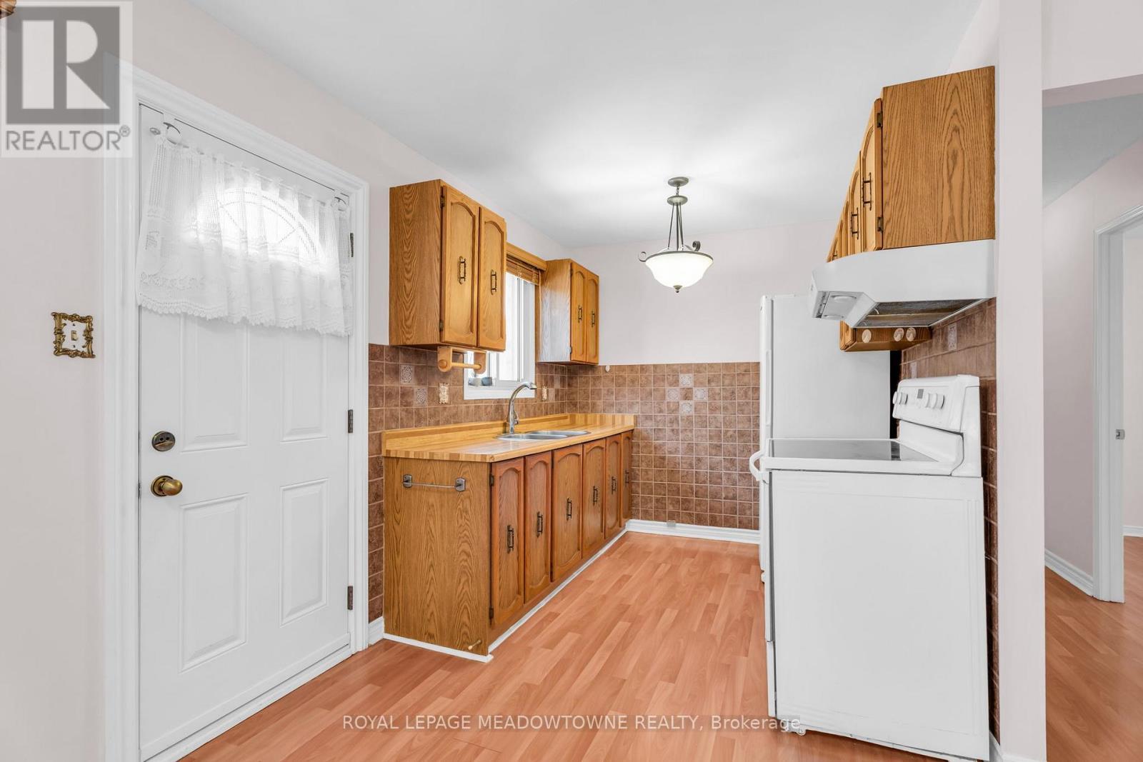 












100 MARTINDALE CRESCENT

,
Brampton,




Ontario
L6X2V1

