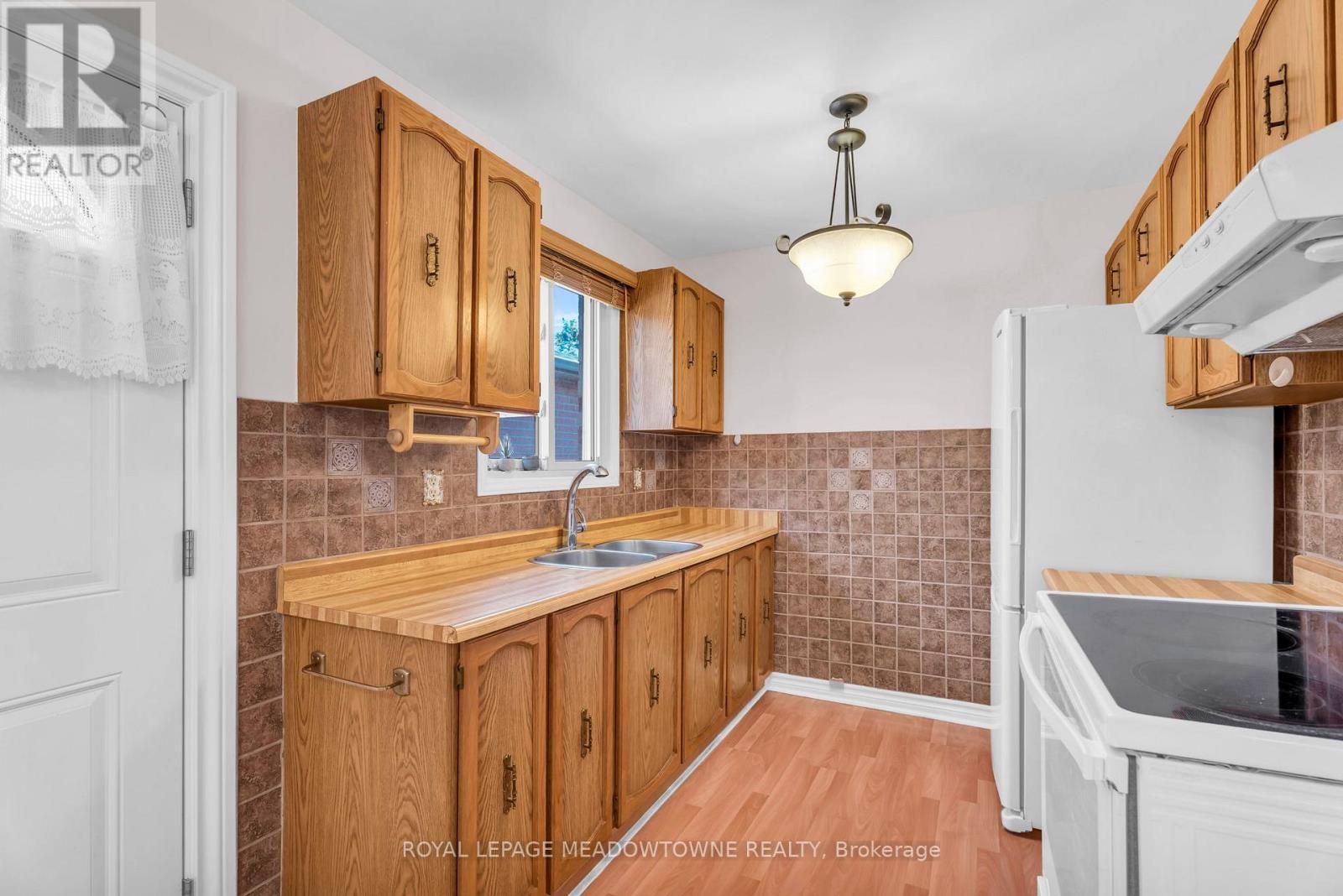 












100 MARTINDALE CRESCENT

,
Brampton,




Ontario
L6X2V1

