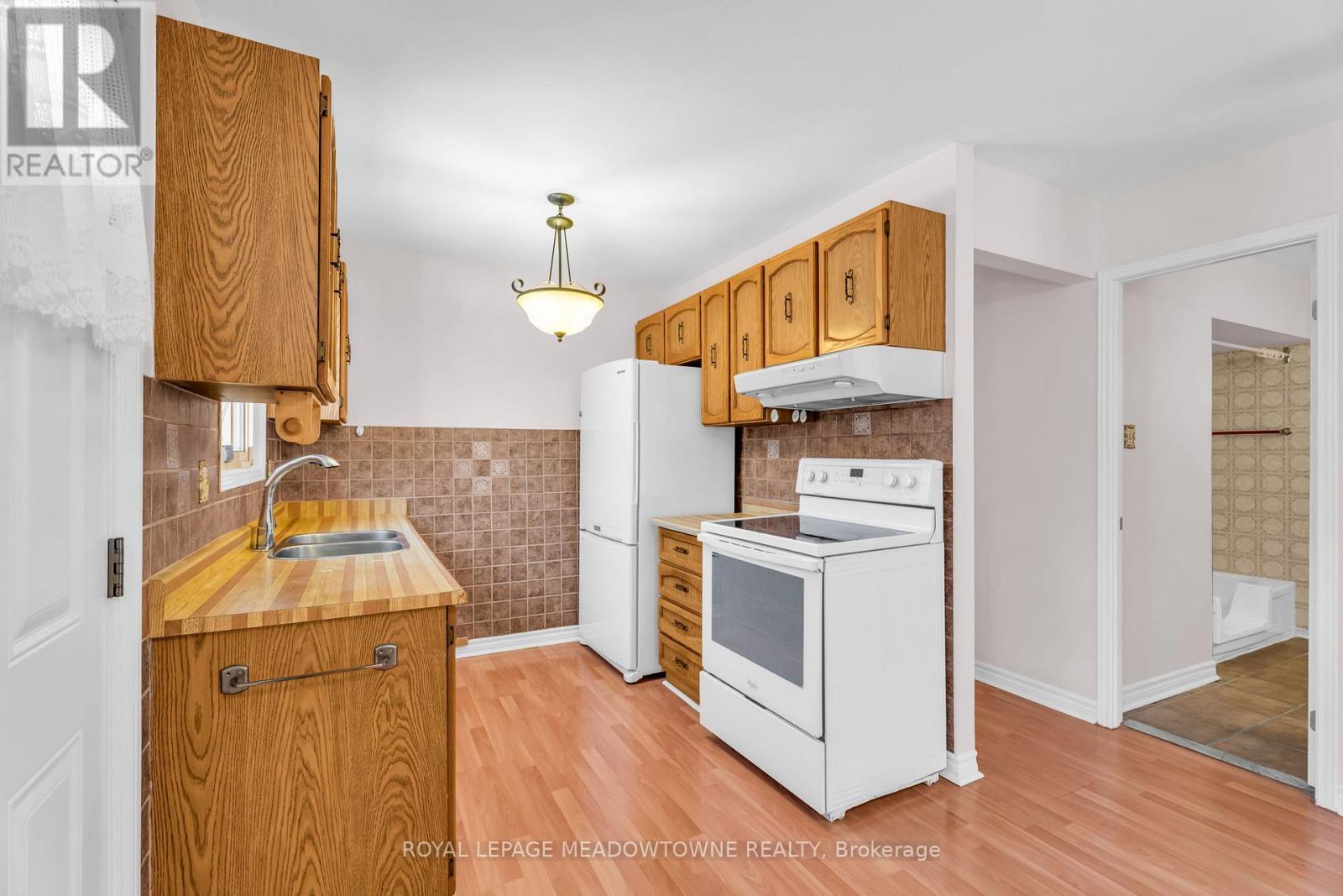 












100 MARTINDALE CRESCENT

,
Brampton,




Ontario
L6X2V1

